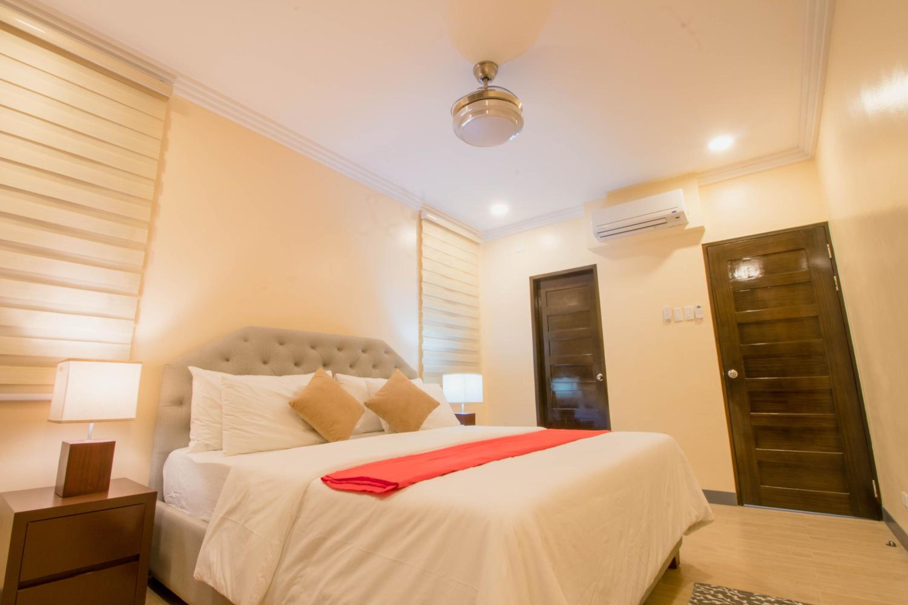 Three-Bedroom Suite - Photo 14