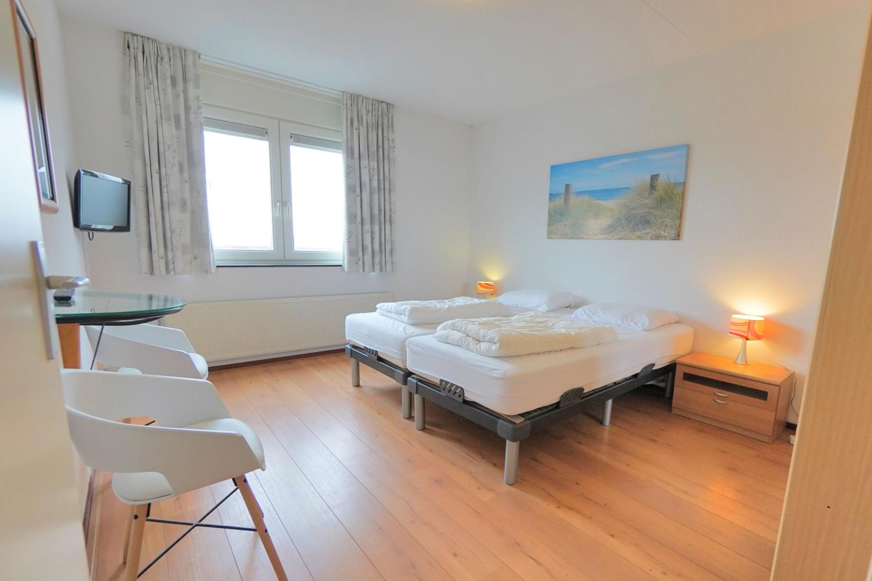 Apartment with Balcony photo 3