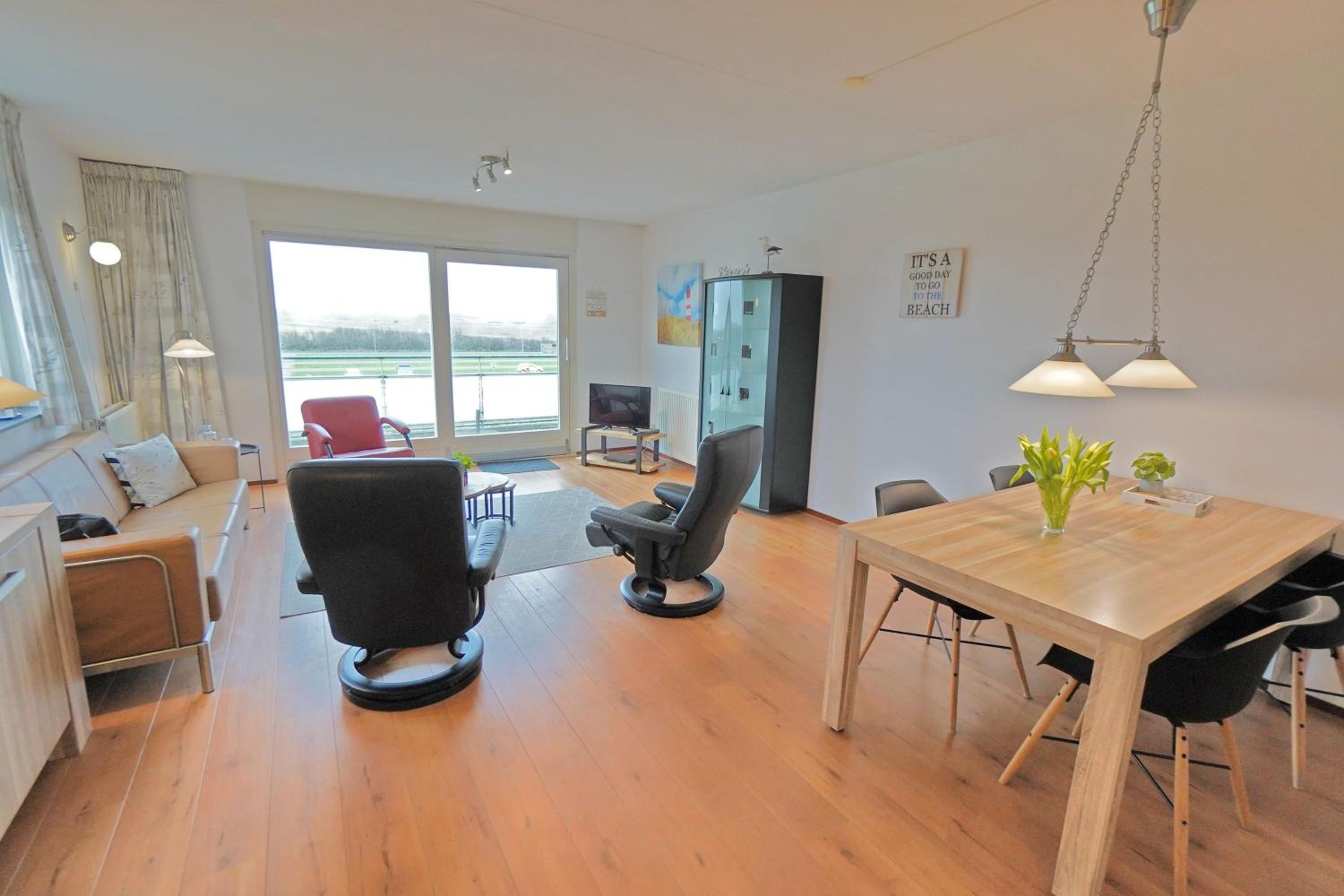 Apartment with Balcony photo 2