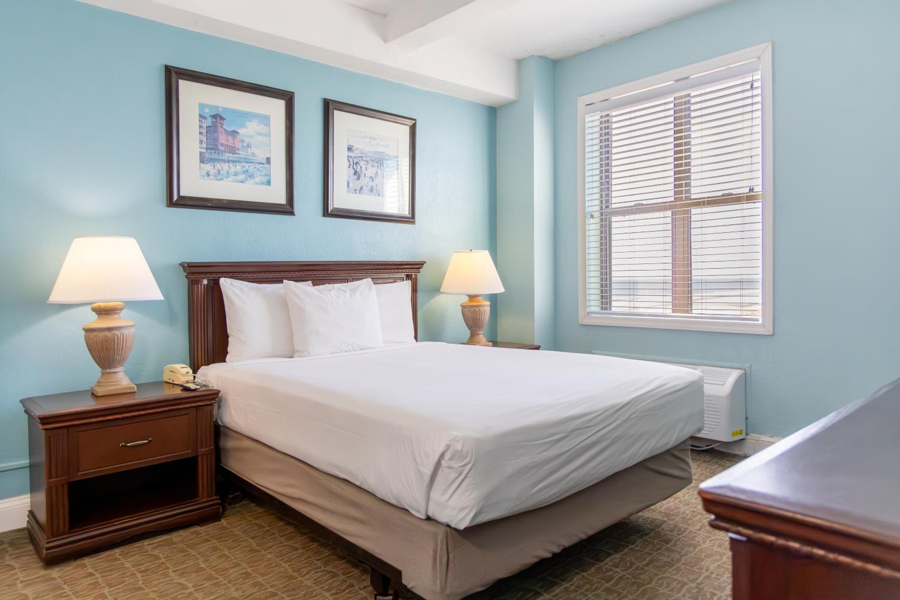 One-Bedroom Suite - Photo 10