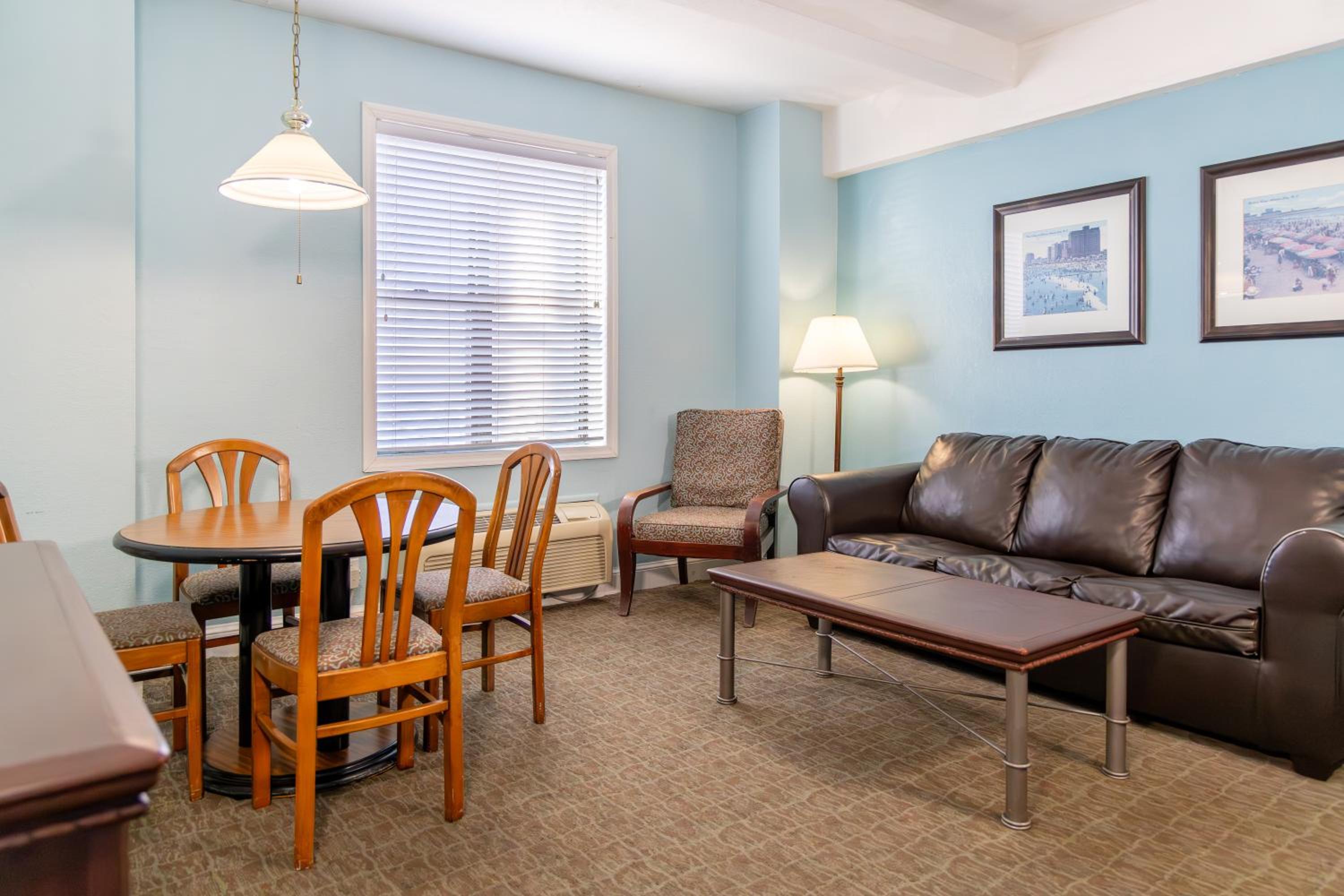 One-Bedroom Suite - Photo 1
