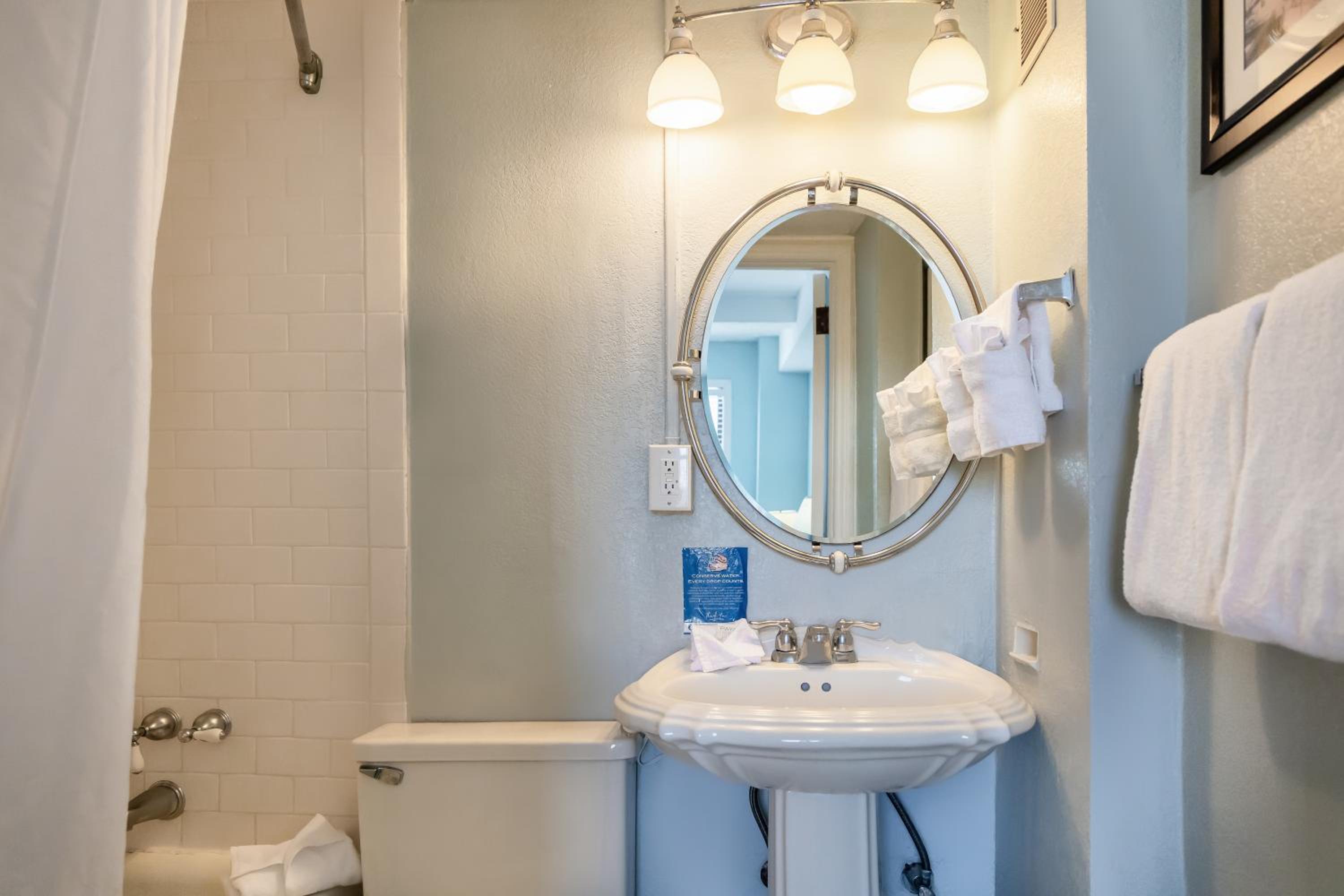 One-Bedroom Suite - Photo 14
