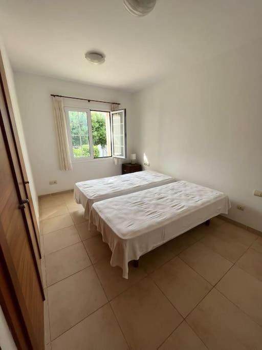 Villa de Tres Habitaciones