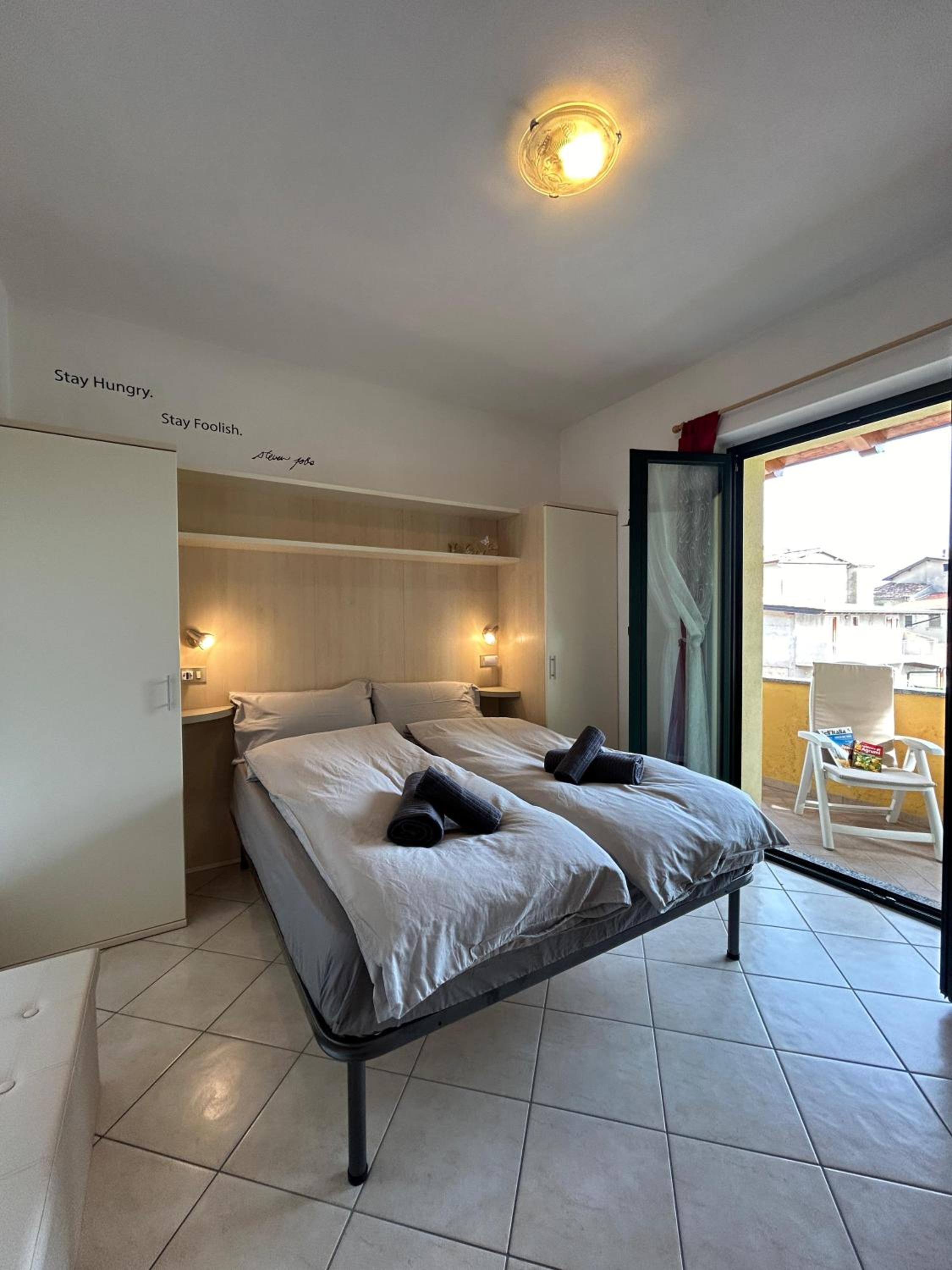 One-Bedroom Apartment photo 2