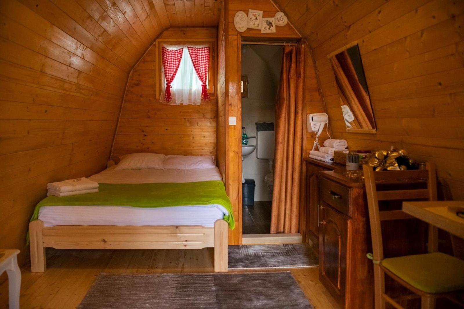 One-Bedroom House photo 1