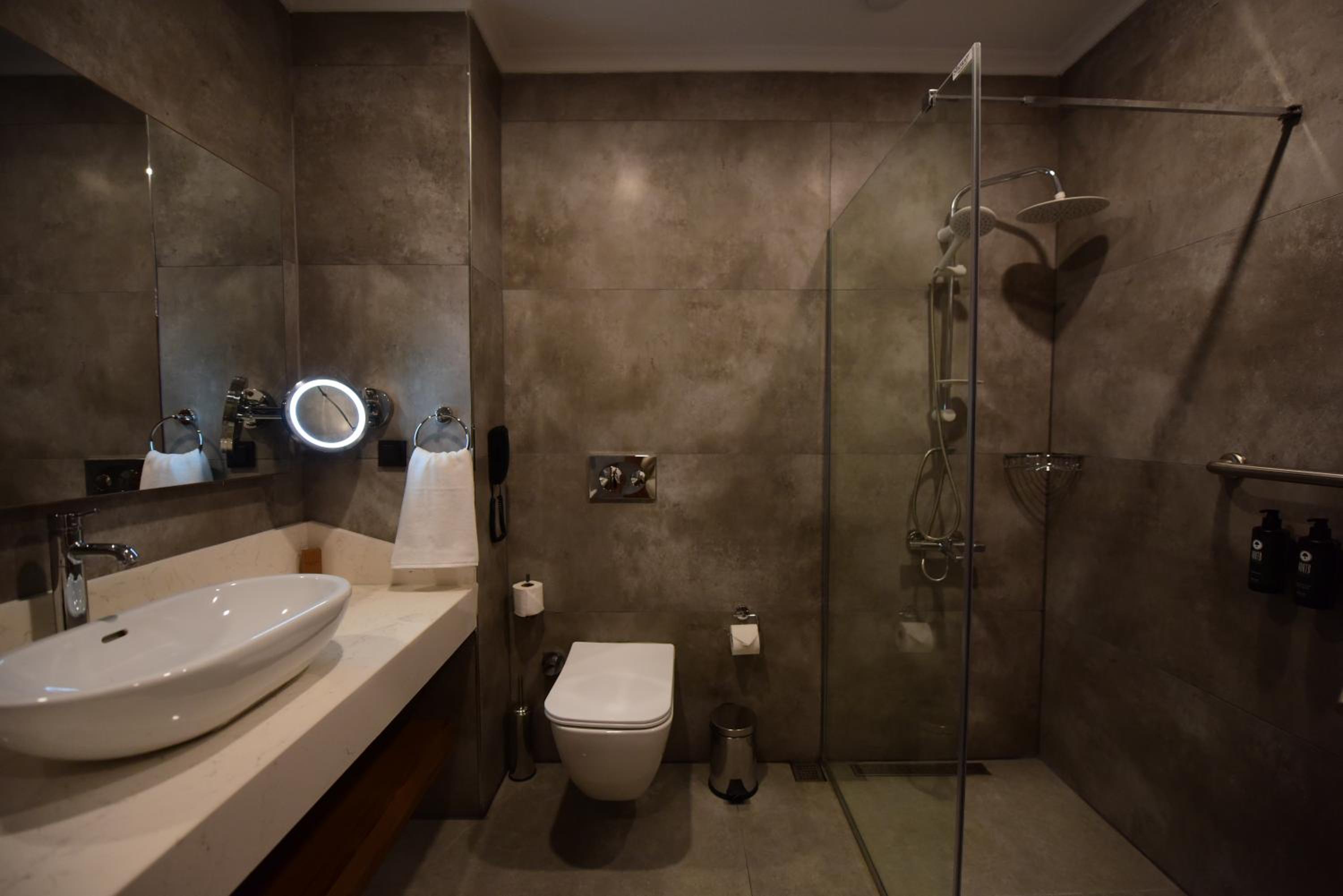 Twin Room - Non-Smoking - Photo 6