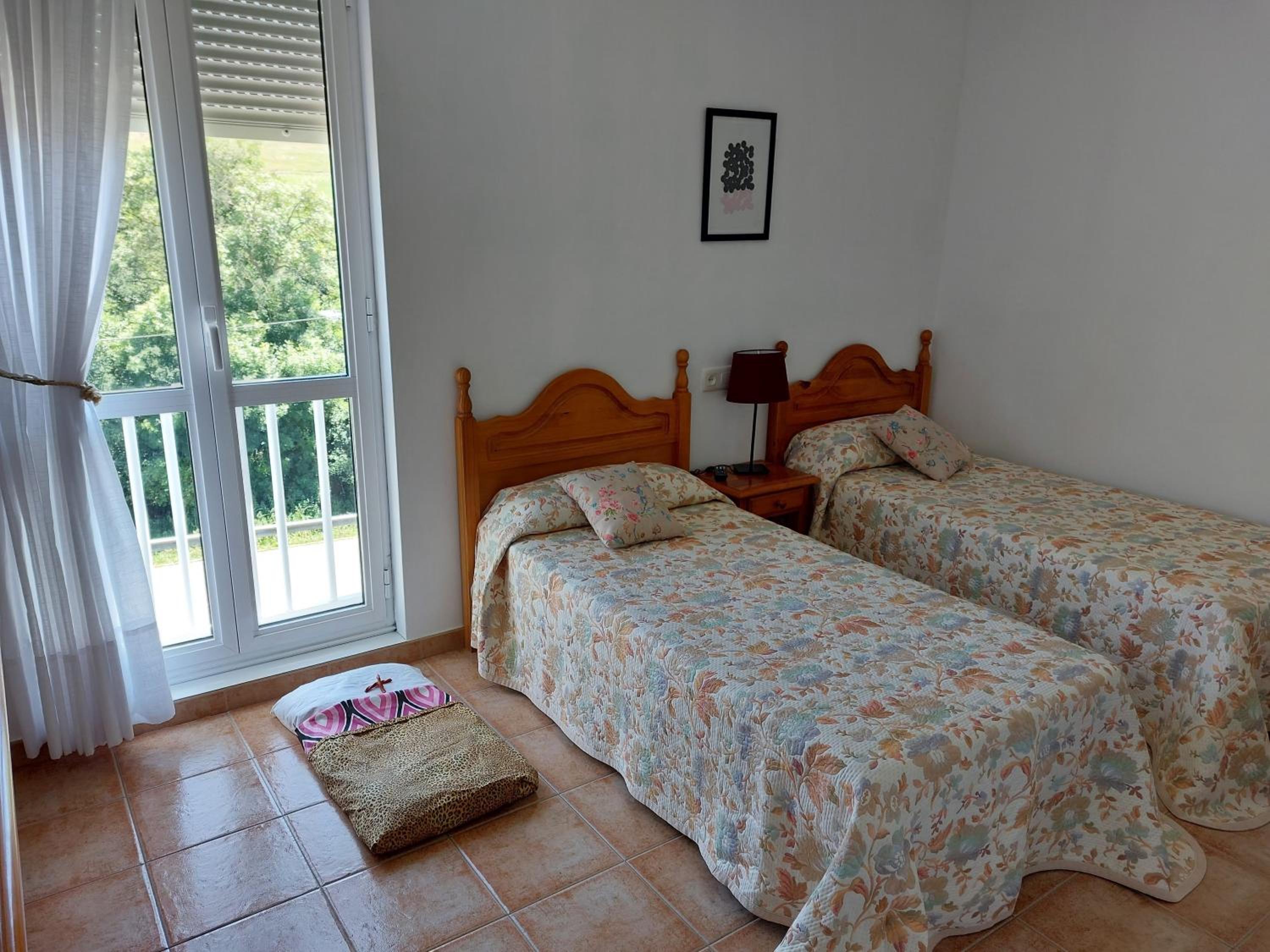 Twin Room - Photo 3