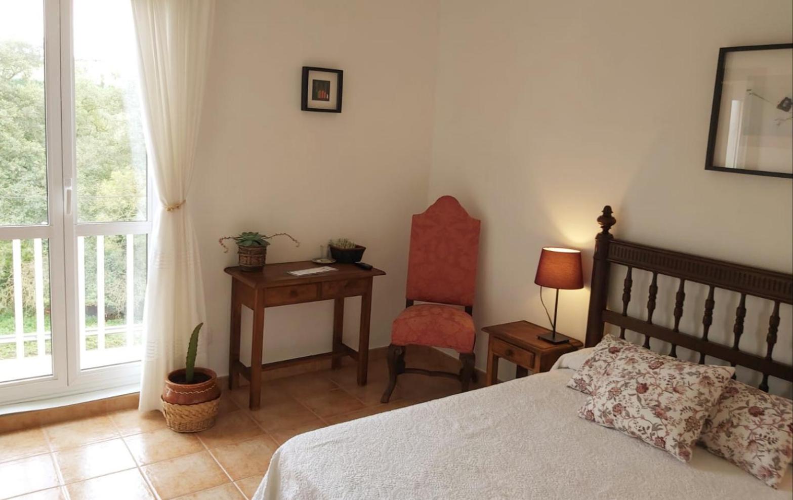 Large Double Room - Photo 3