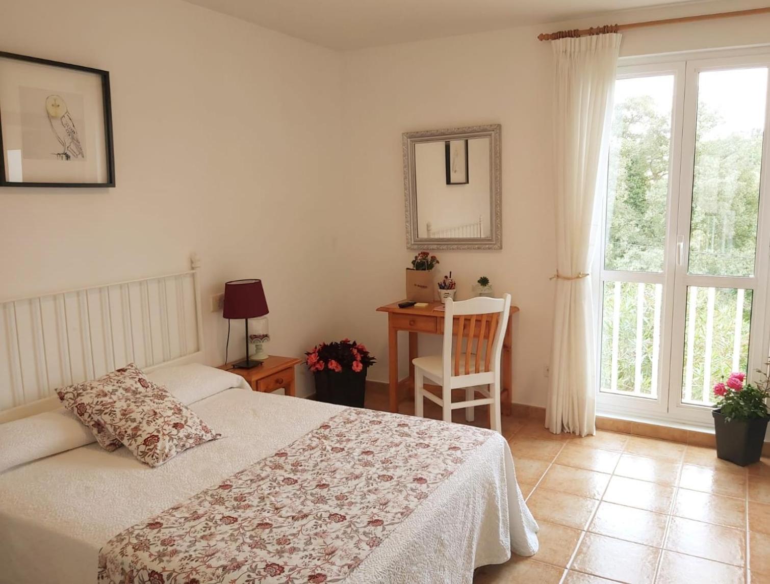 Large Double Room - Photo 1