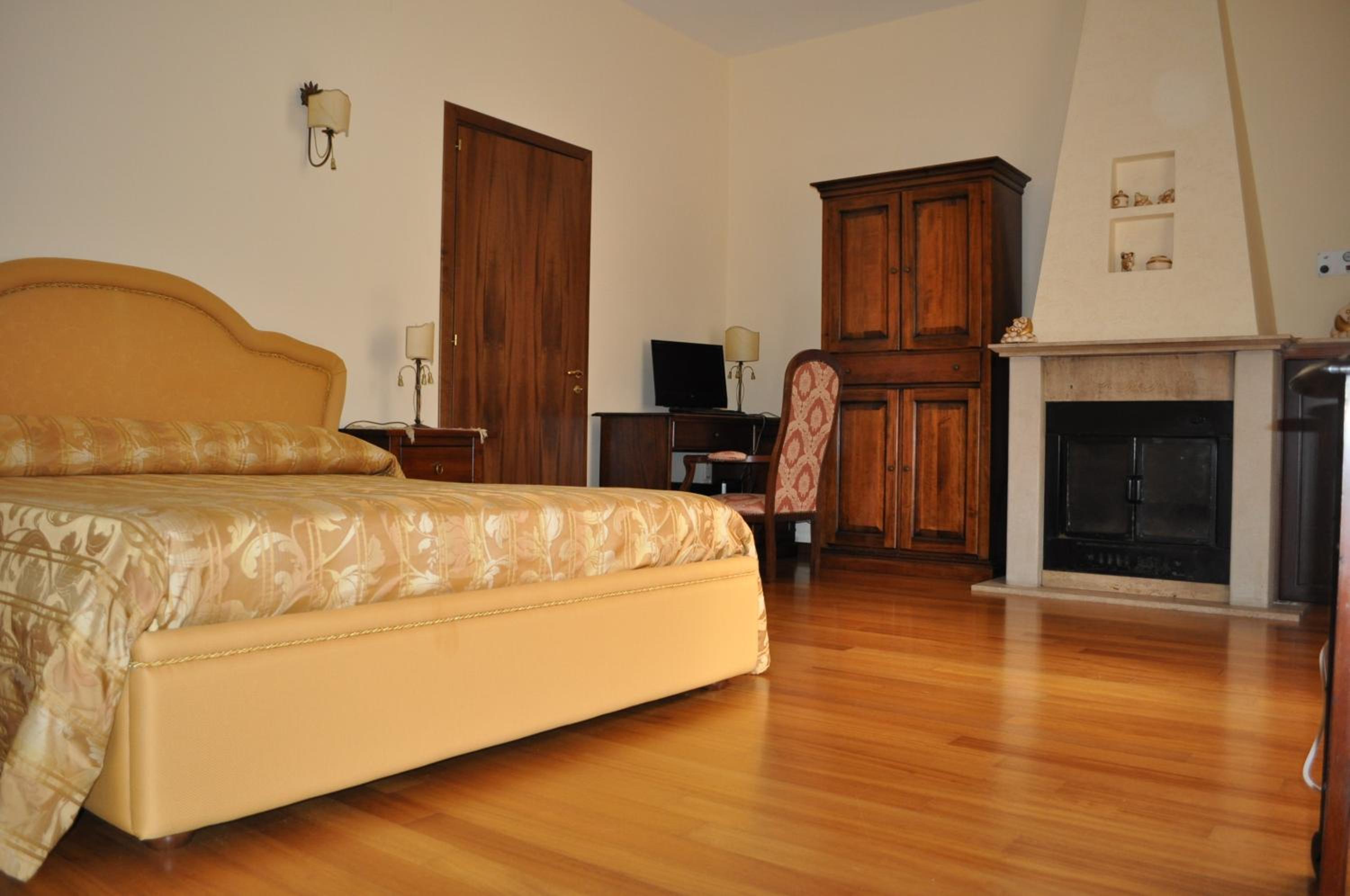 Luxury Triple Room - Photo 3