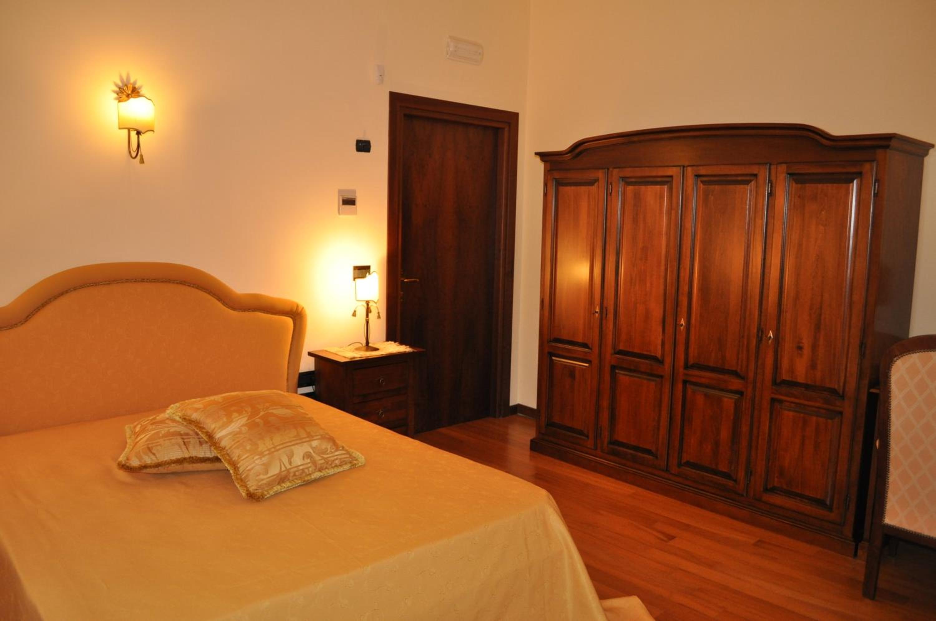 Double Room - Disability Access - Photo 3