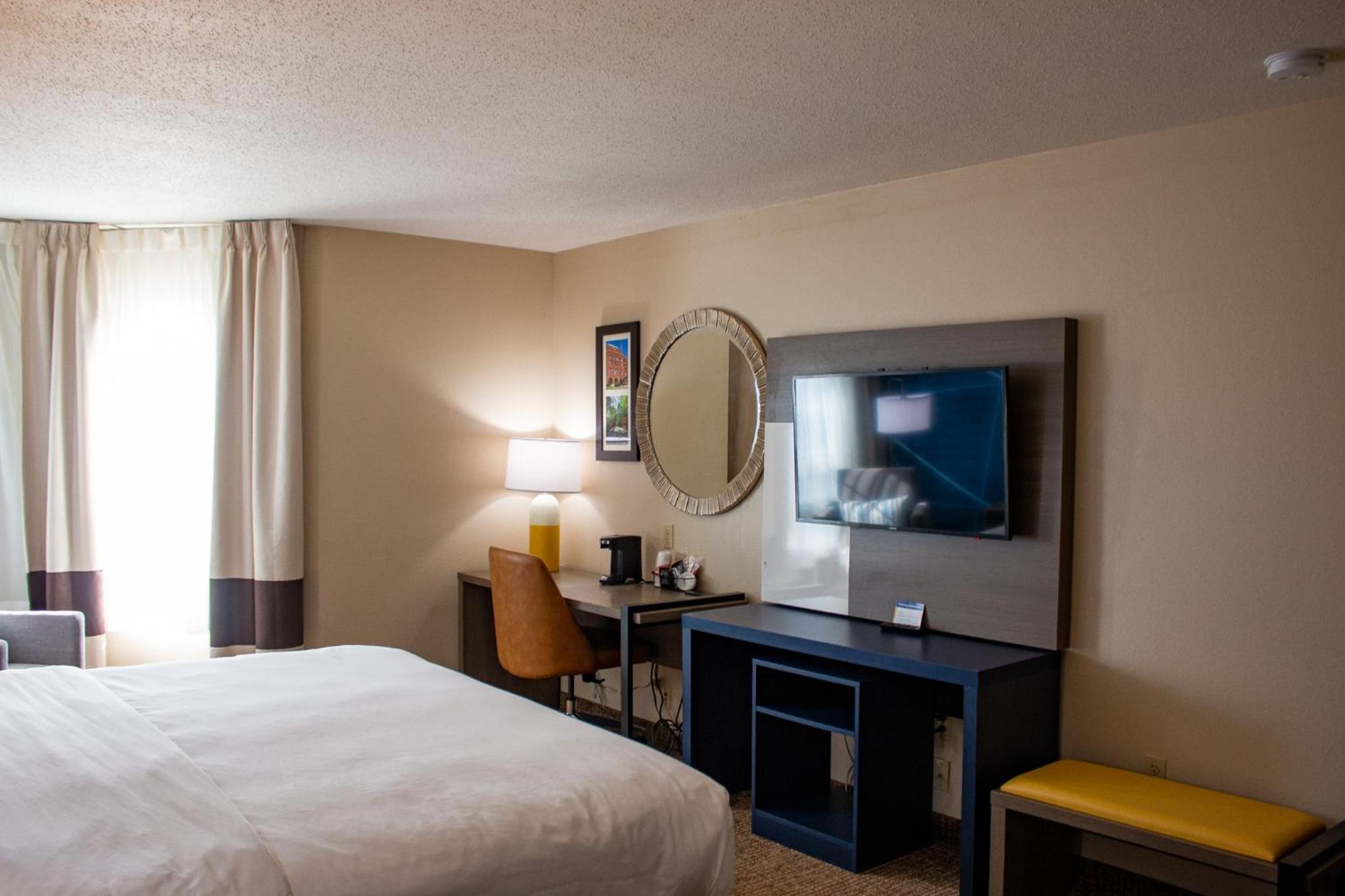King Room with Whirlpool - Non-Smoking - Photo 5