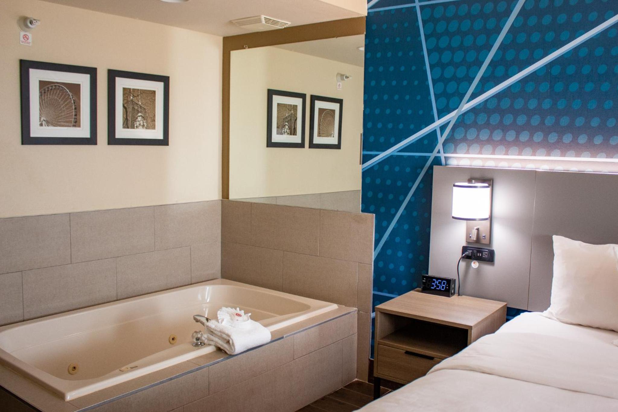 King Room with Whirlpool - Non-Smoking - Photo 6