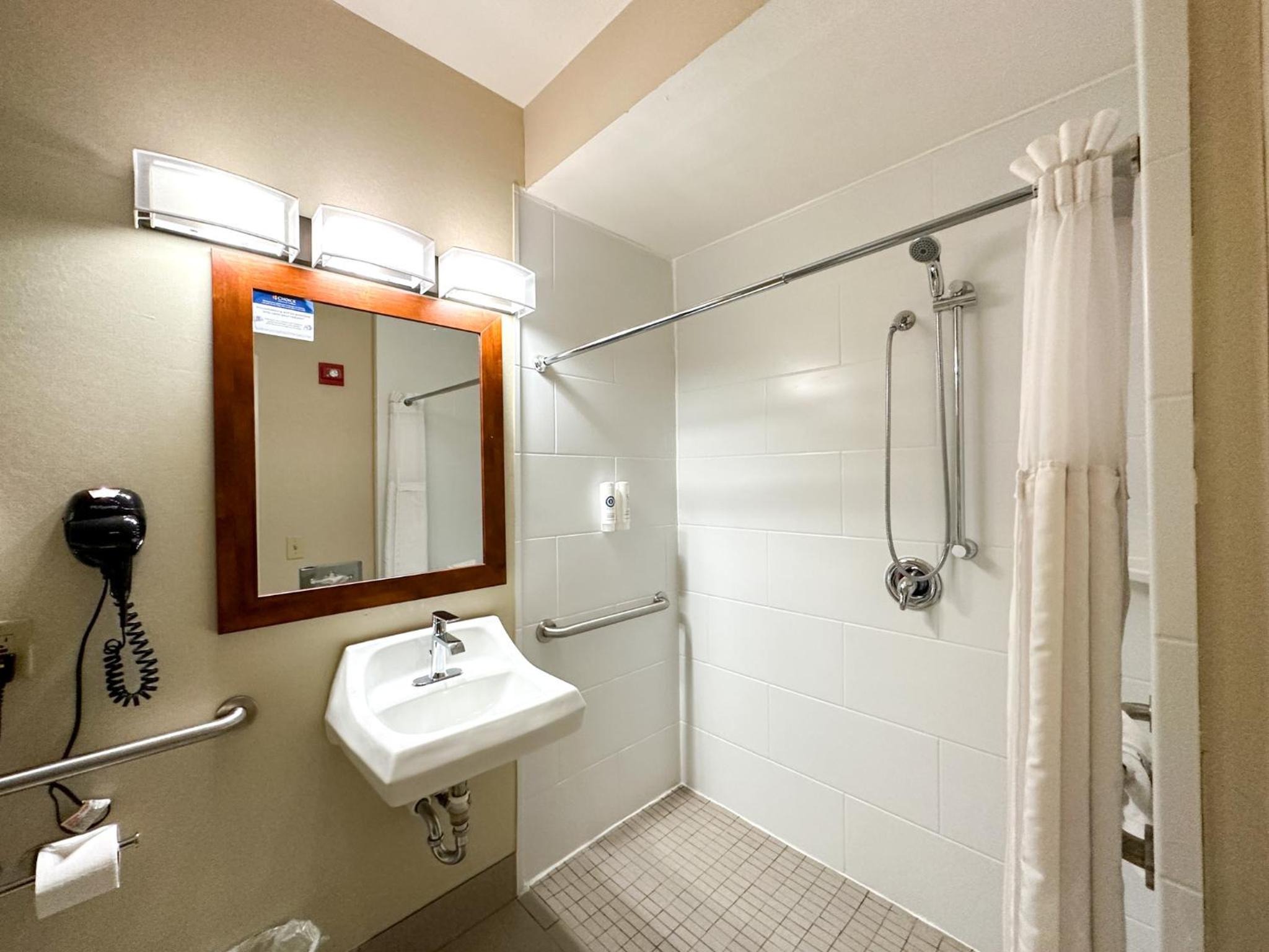 King Room - Accessible/Non-Smoking - Photo 3