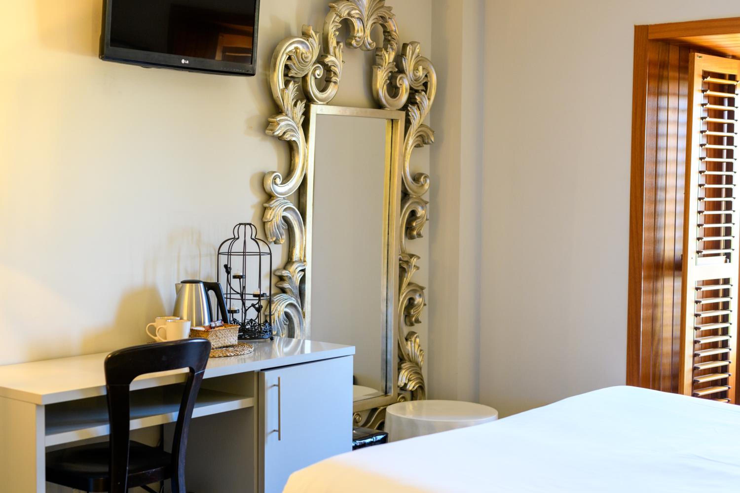 Superior Room with Spa Bath - Photo 43