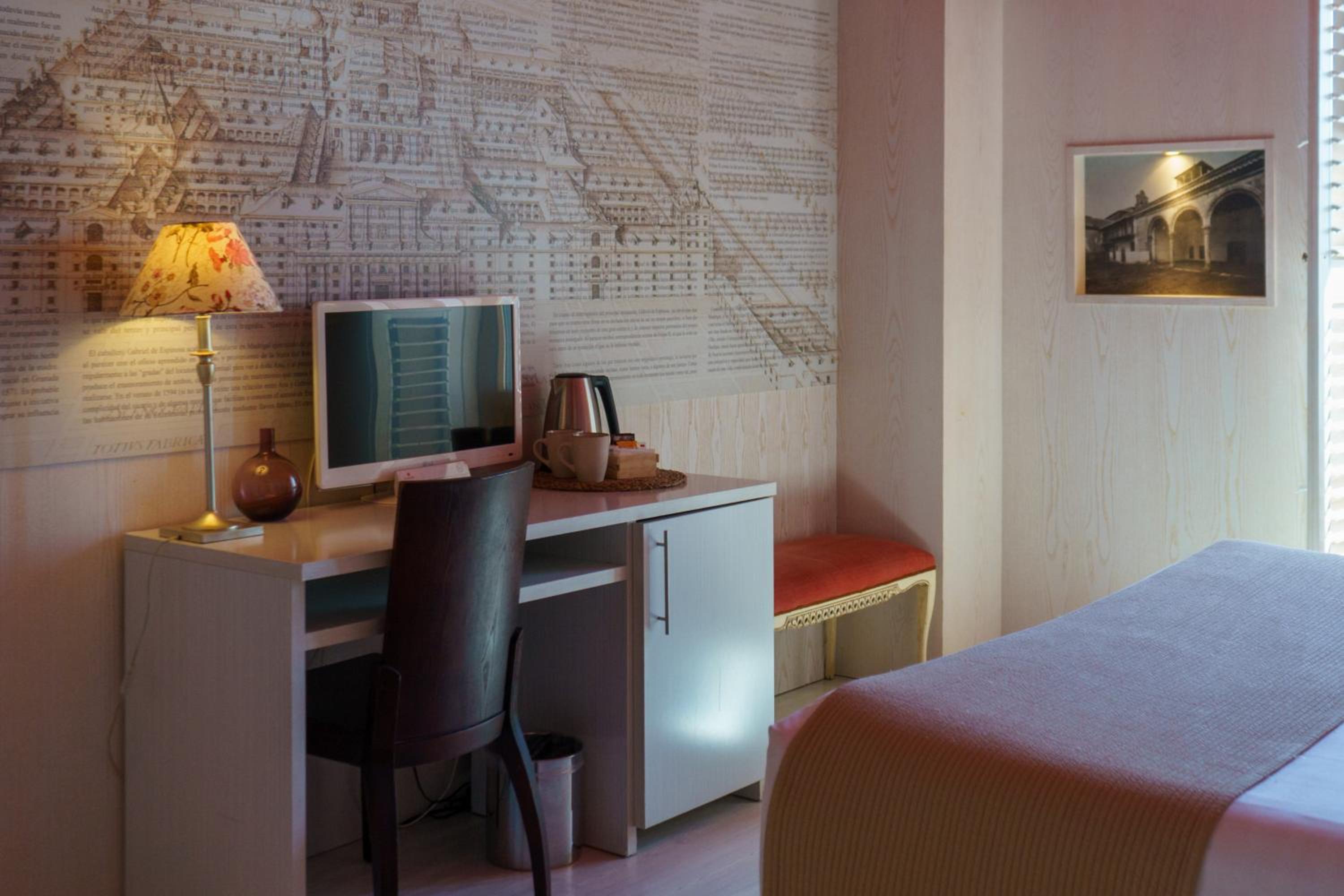 Superior Room with Spa Bath - Photo 11