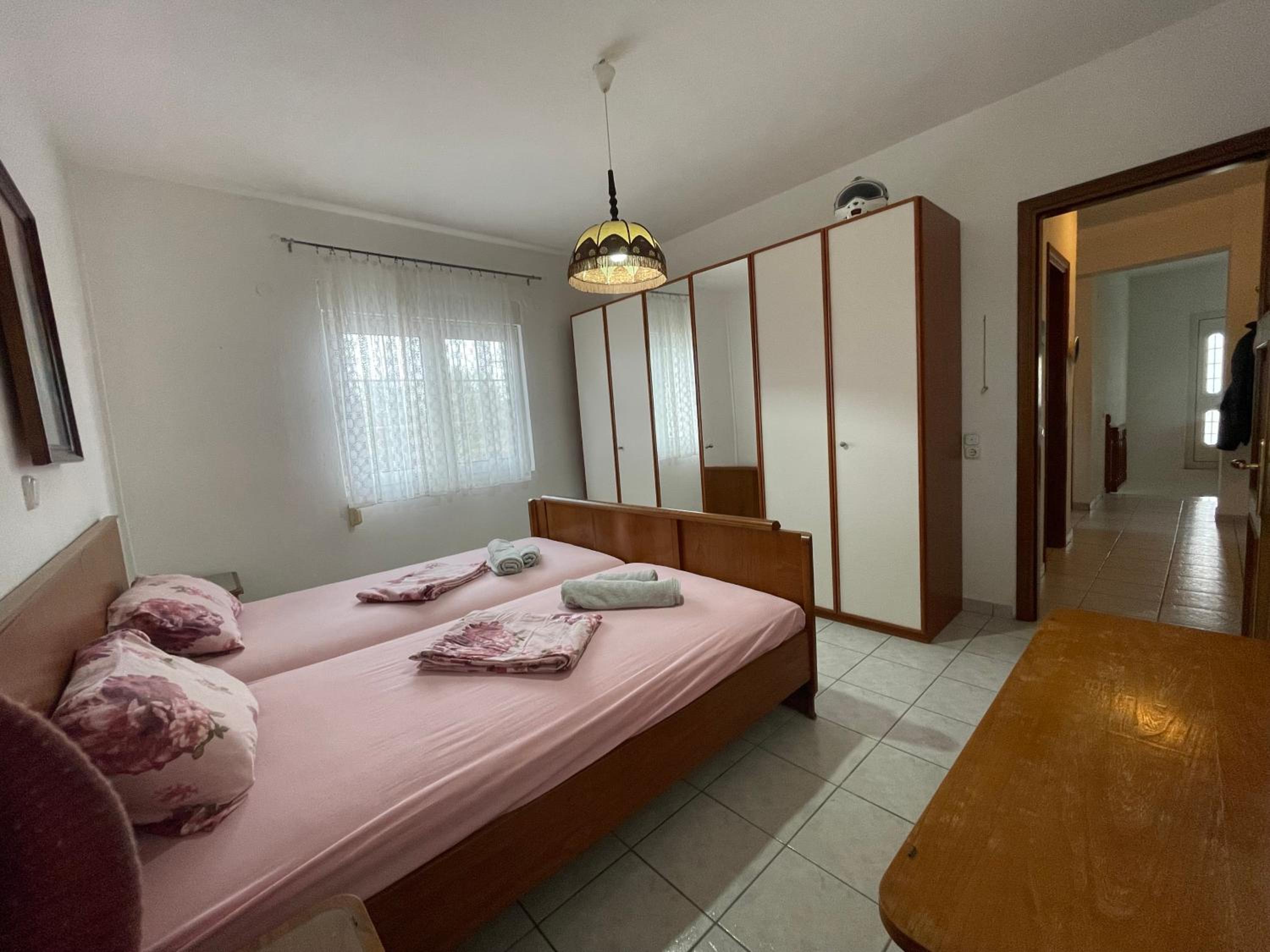 Six-Bedroom House photo 1