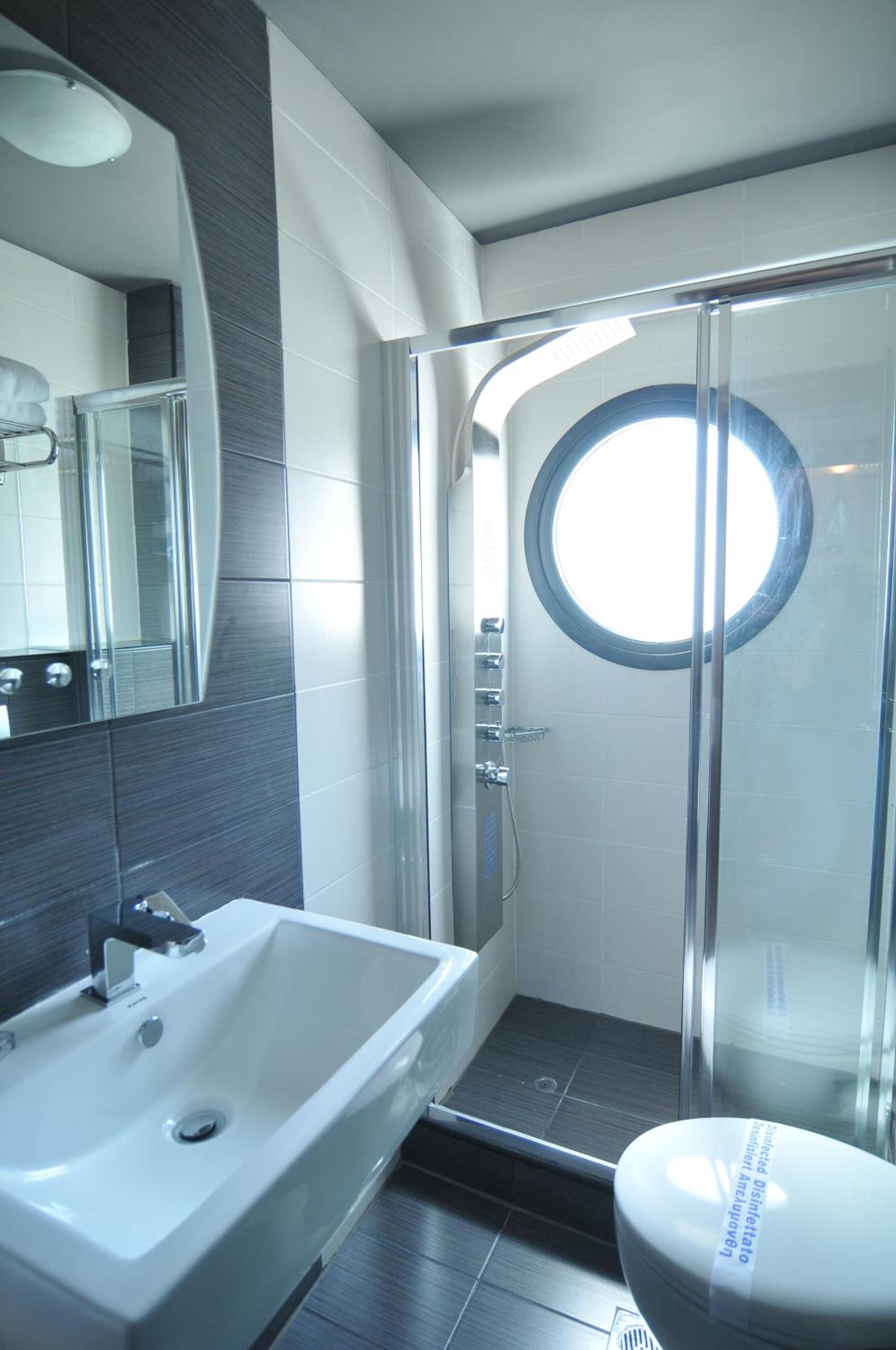 Double or Twin Room - Photo 7