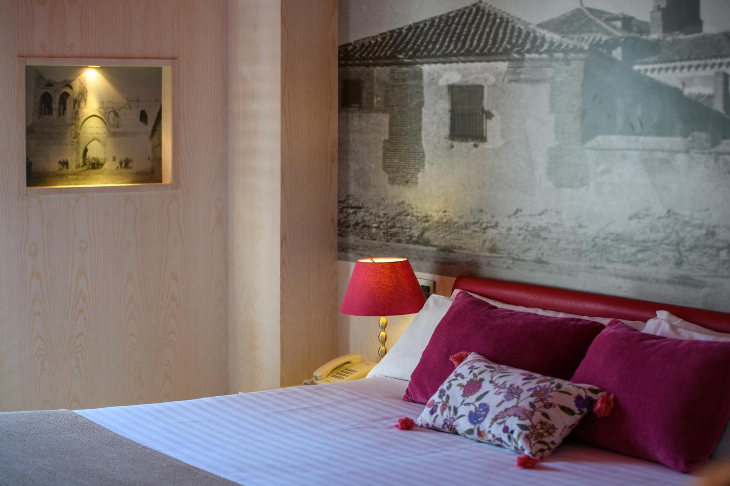 Superior Room with Spa Bath - Photo 13