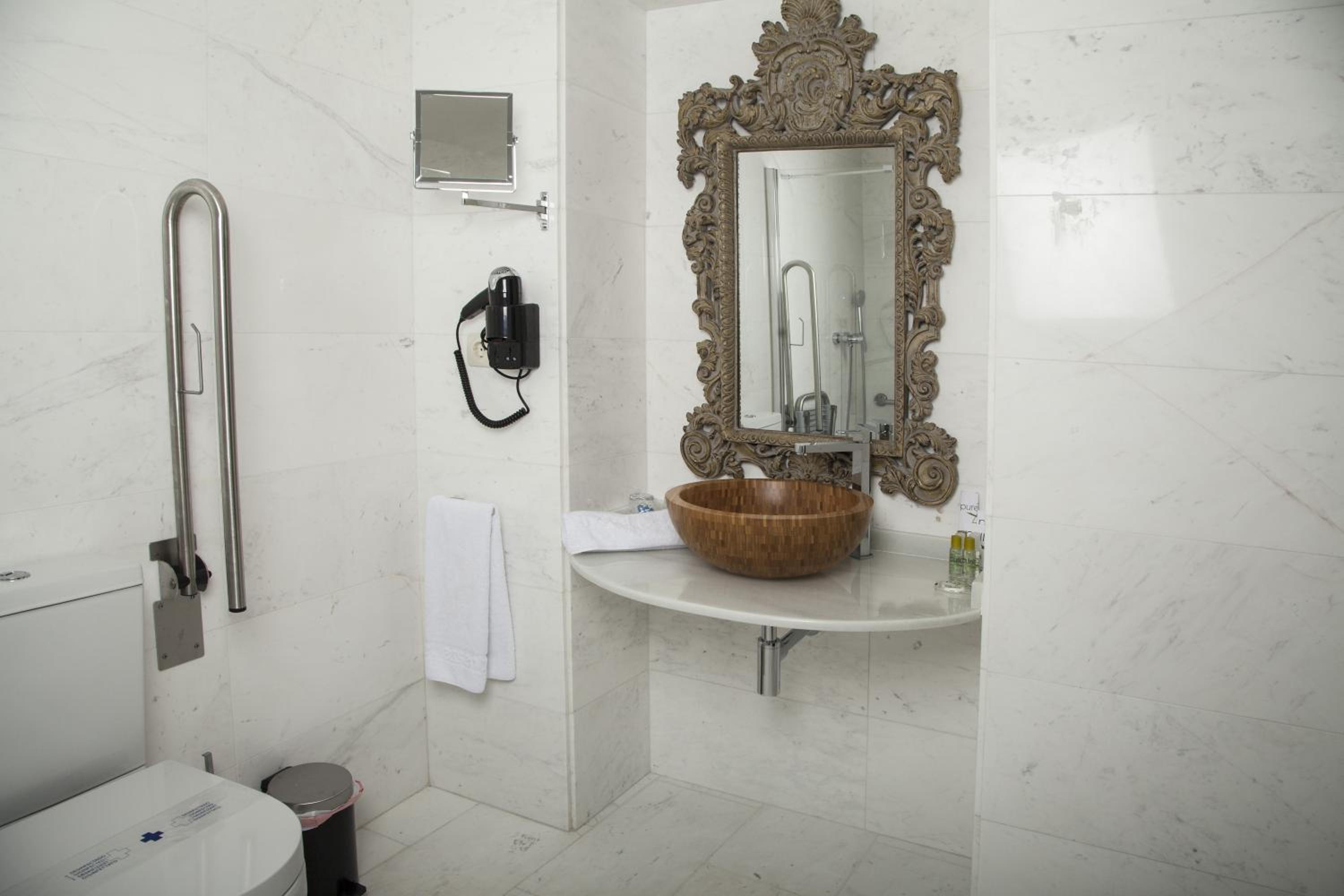 Double Room - Disability Access photo 2