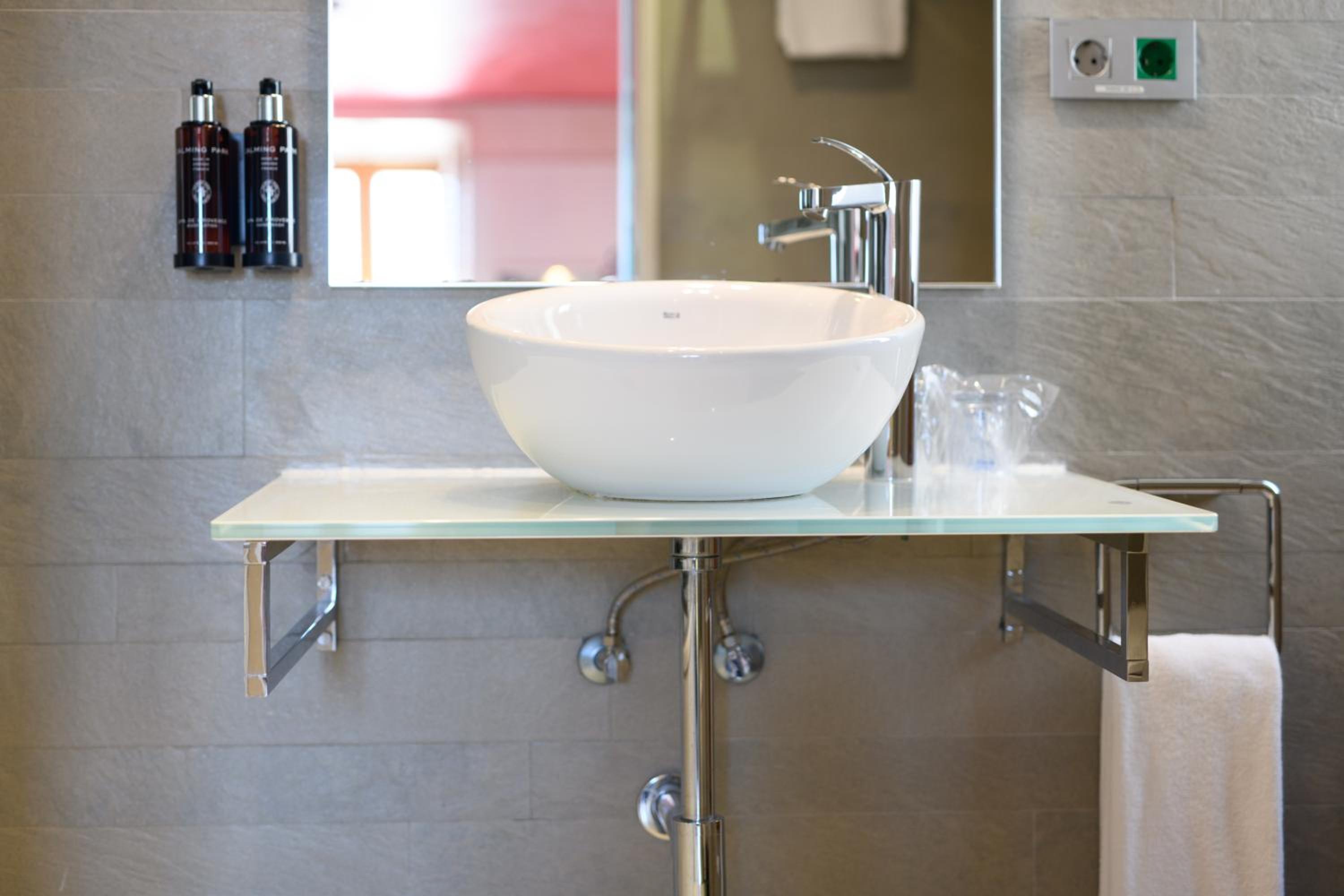 Superior Room with Spa Bath - Photo 6