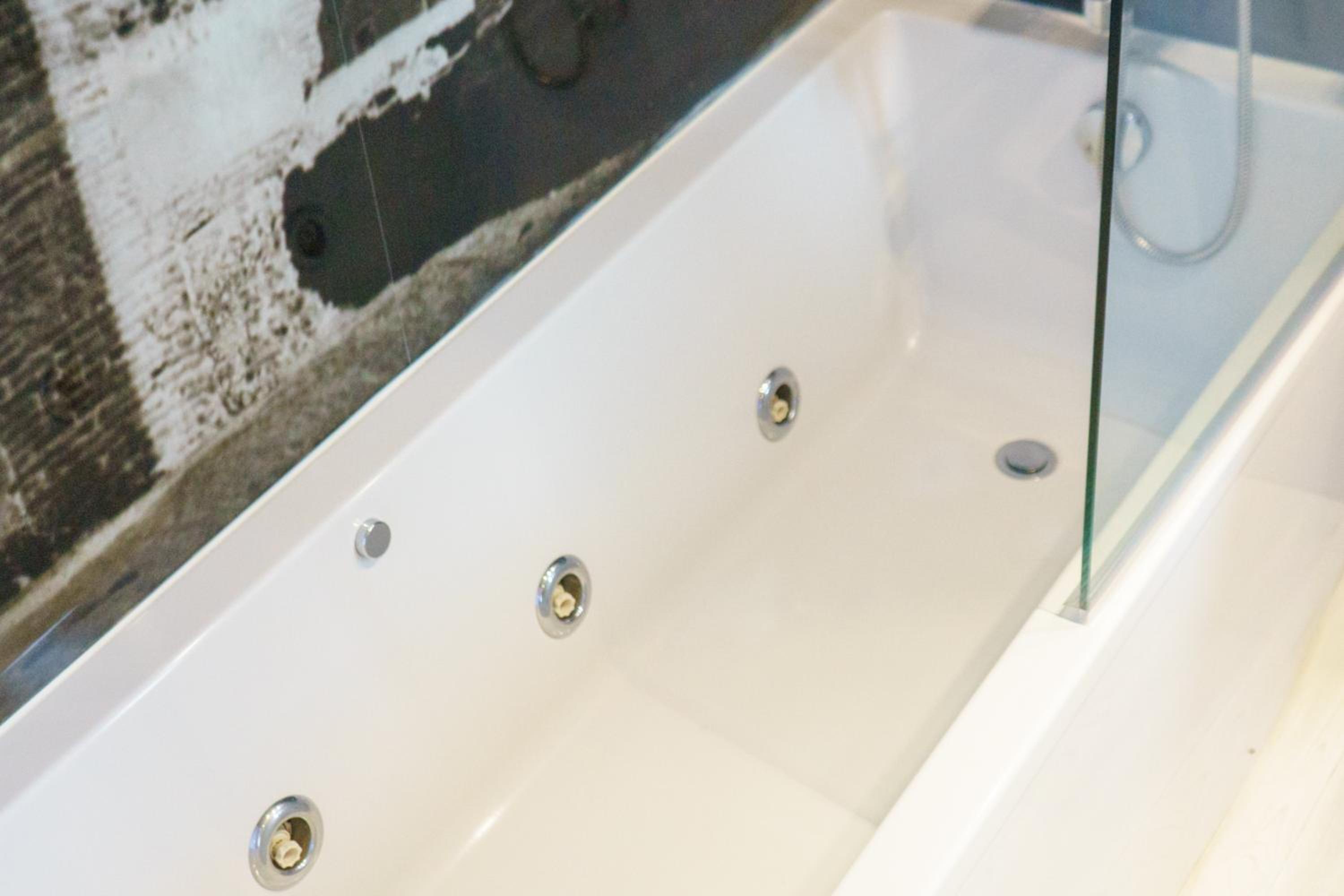 Superior Room with Spa Bath - Photo 7
