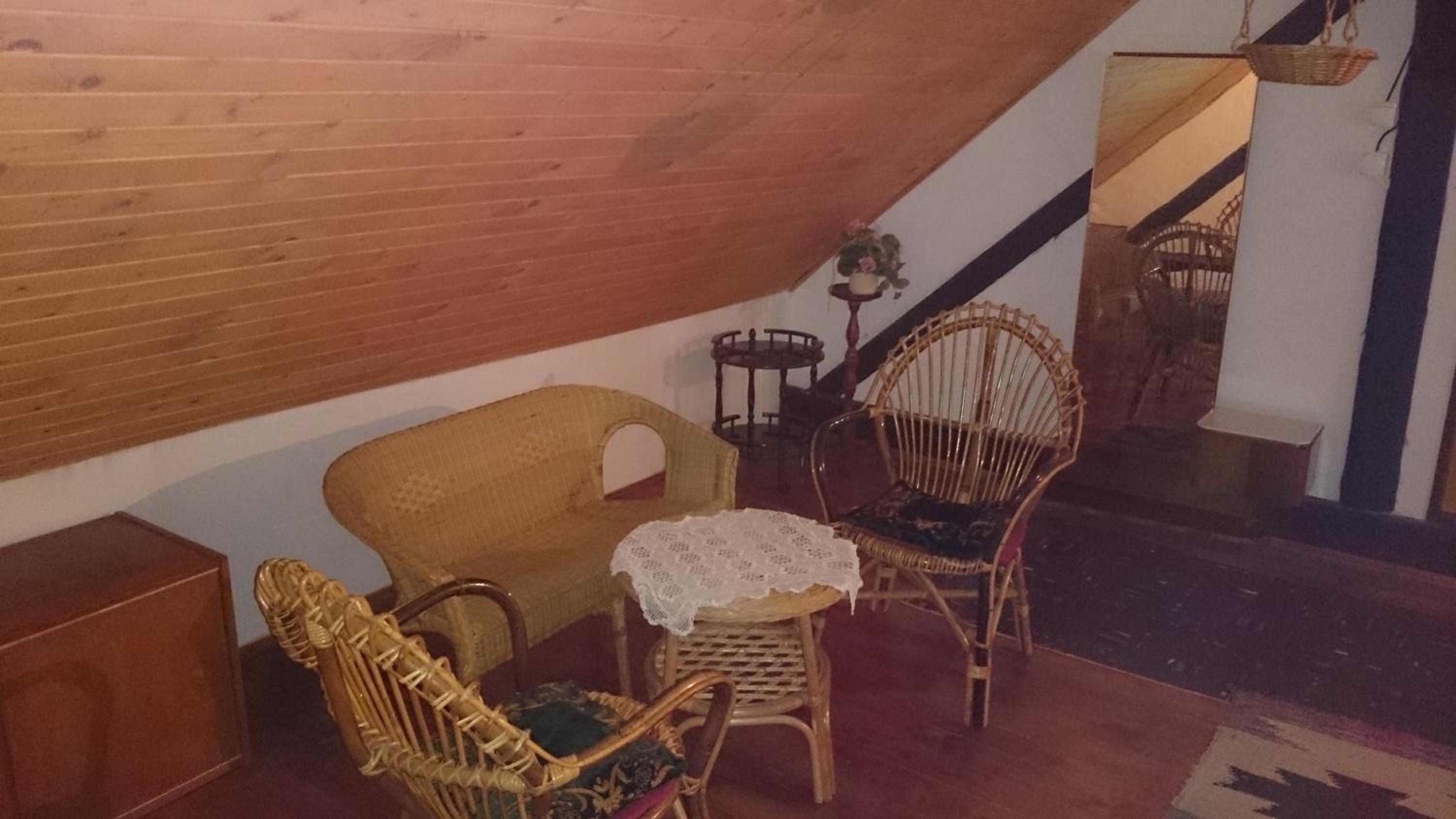 Six-Bedroom House photo 2