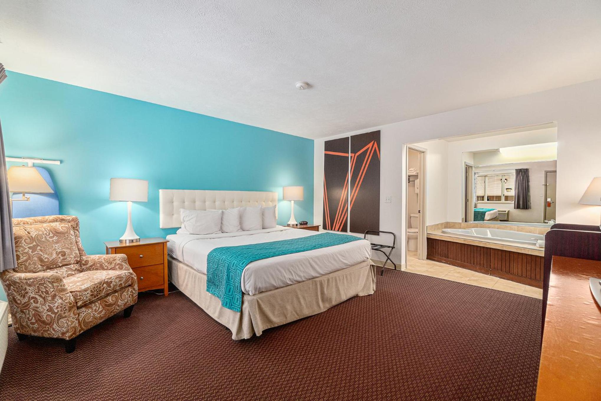 Deluxe King Room - Non-Smoking photo 1