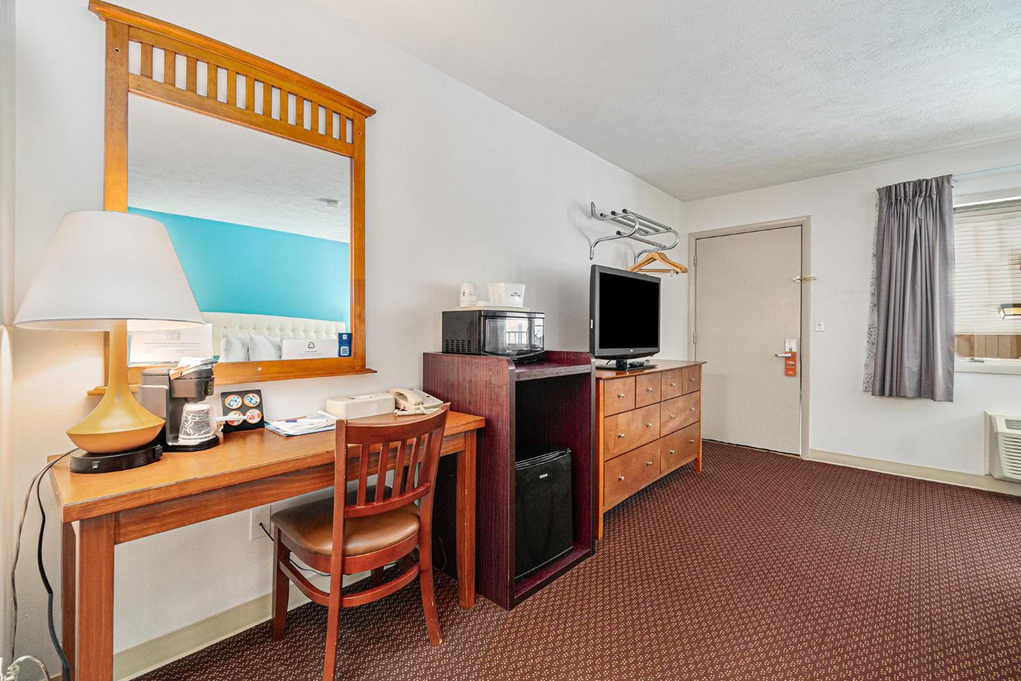 Queen Room - Mobility Access/Non-Smoking photo 2