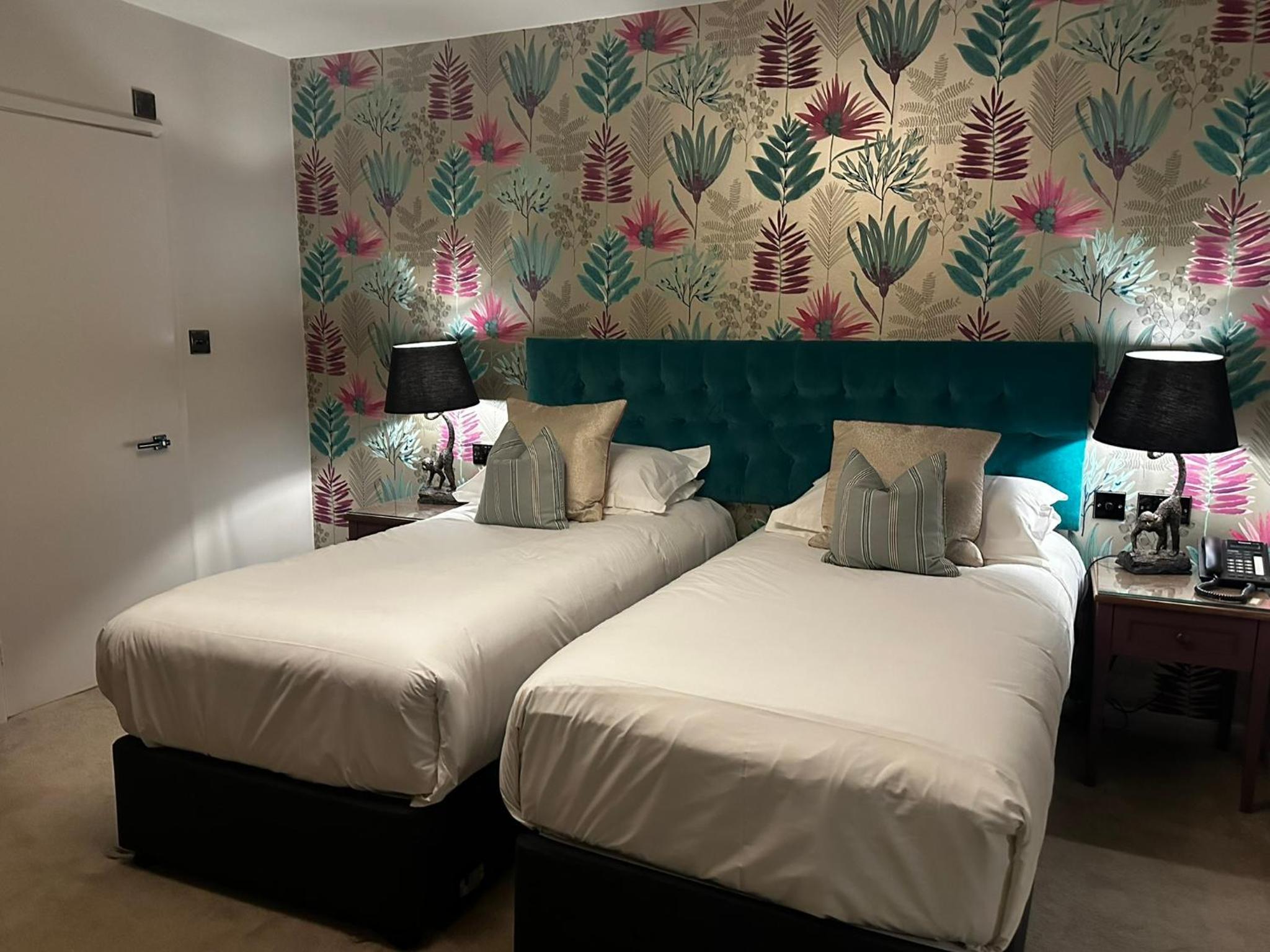 Twin (Two 3ft Beds) / Superking Room (No Pets) - Photo 1