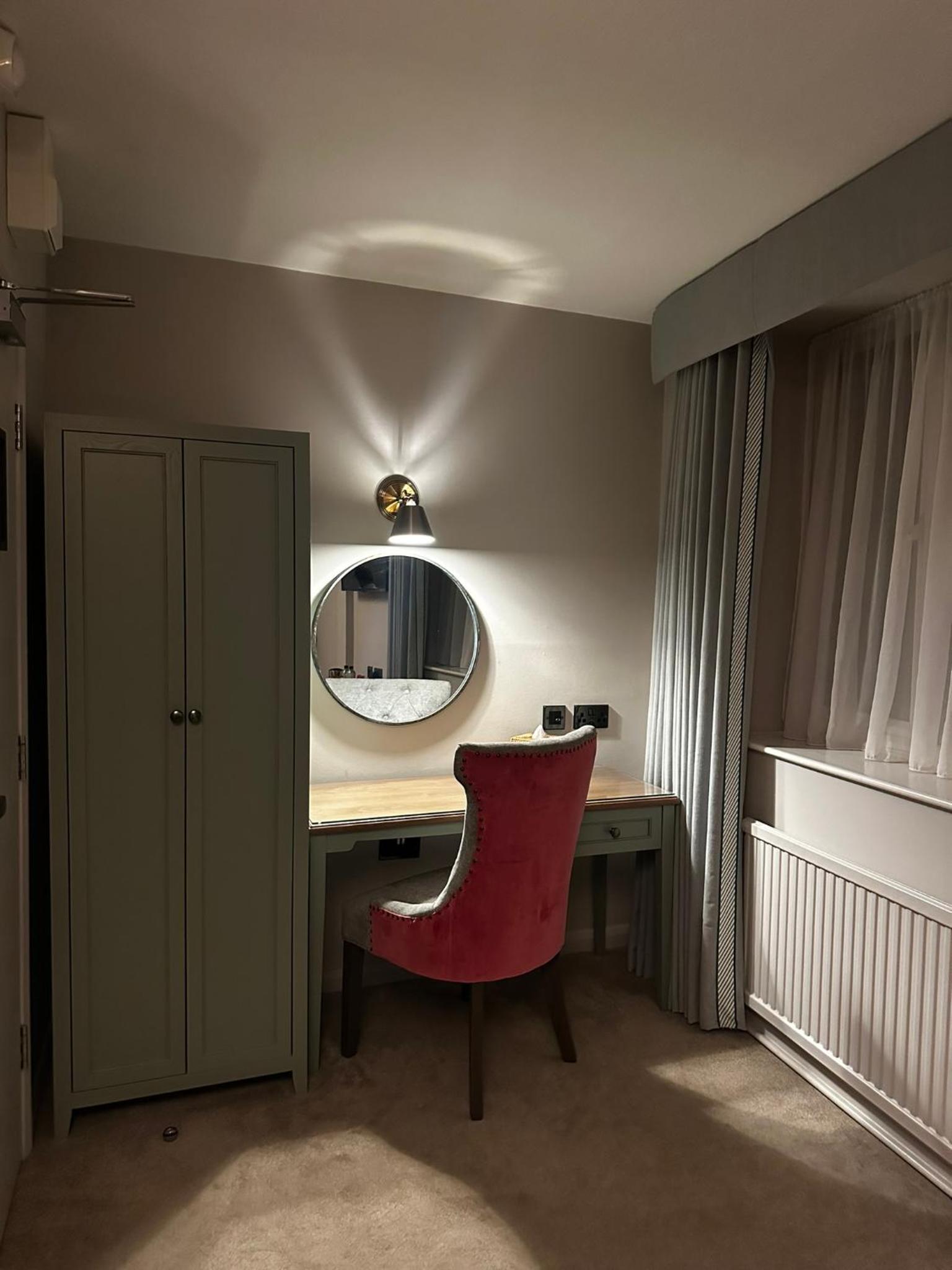 Twin (Two 3ft Beds) / Superking Room (No Pets) - Photo 4