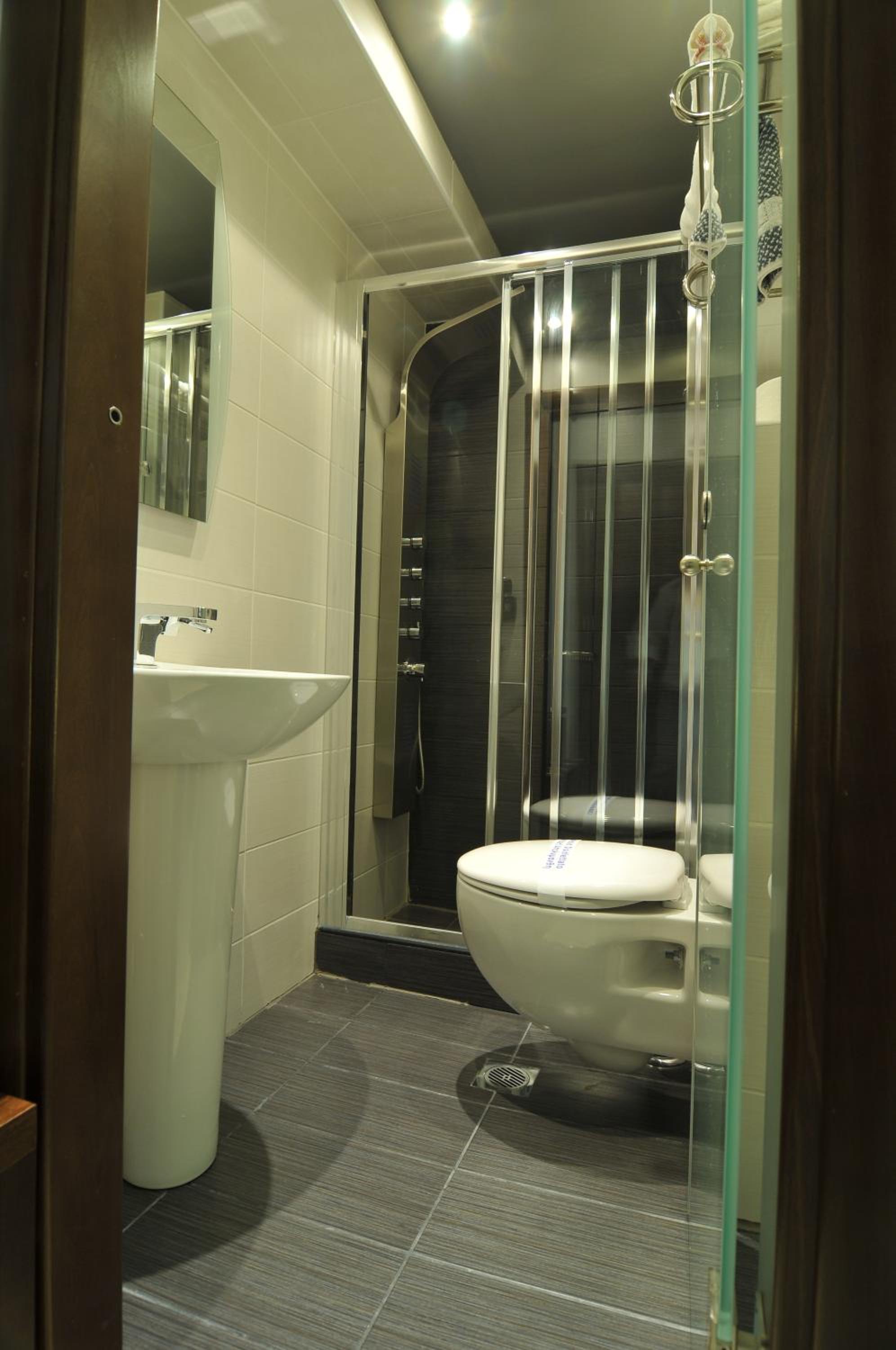 Double or Twin Room - Photo 9