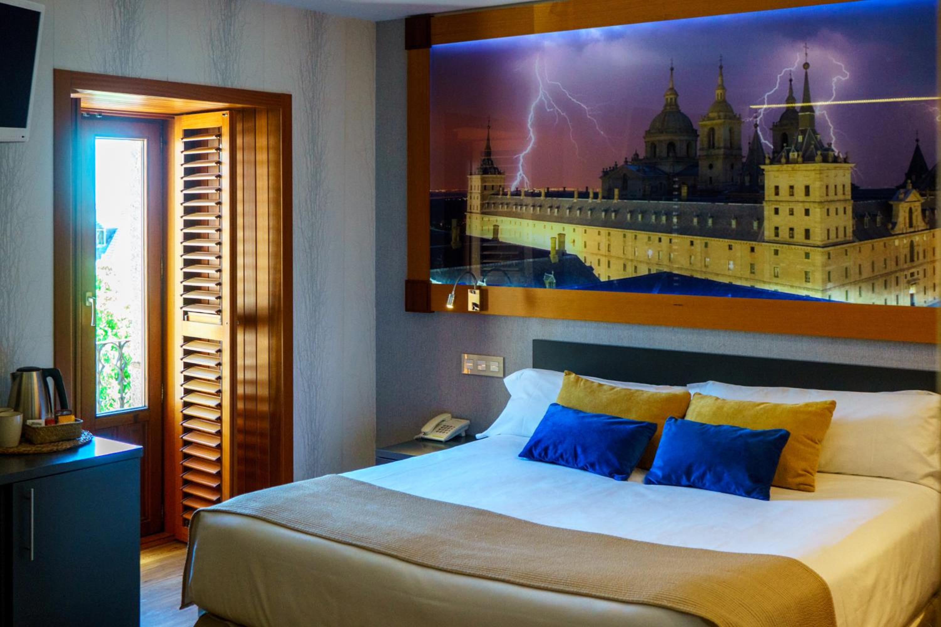 Superior Room with Round Spa Bath - Photo 27