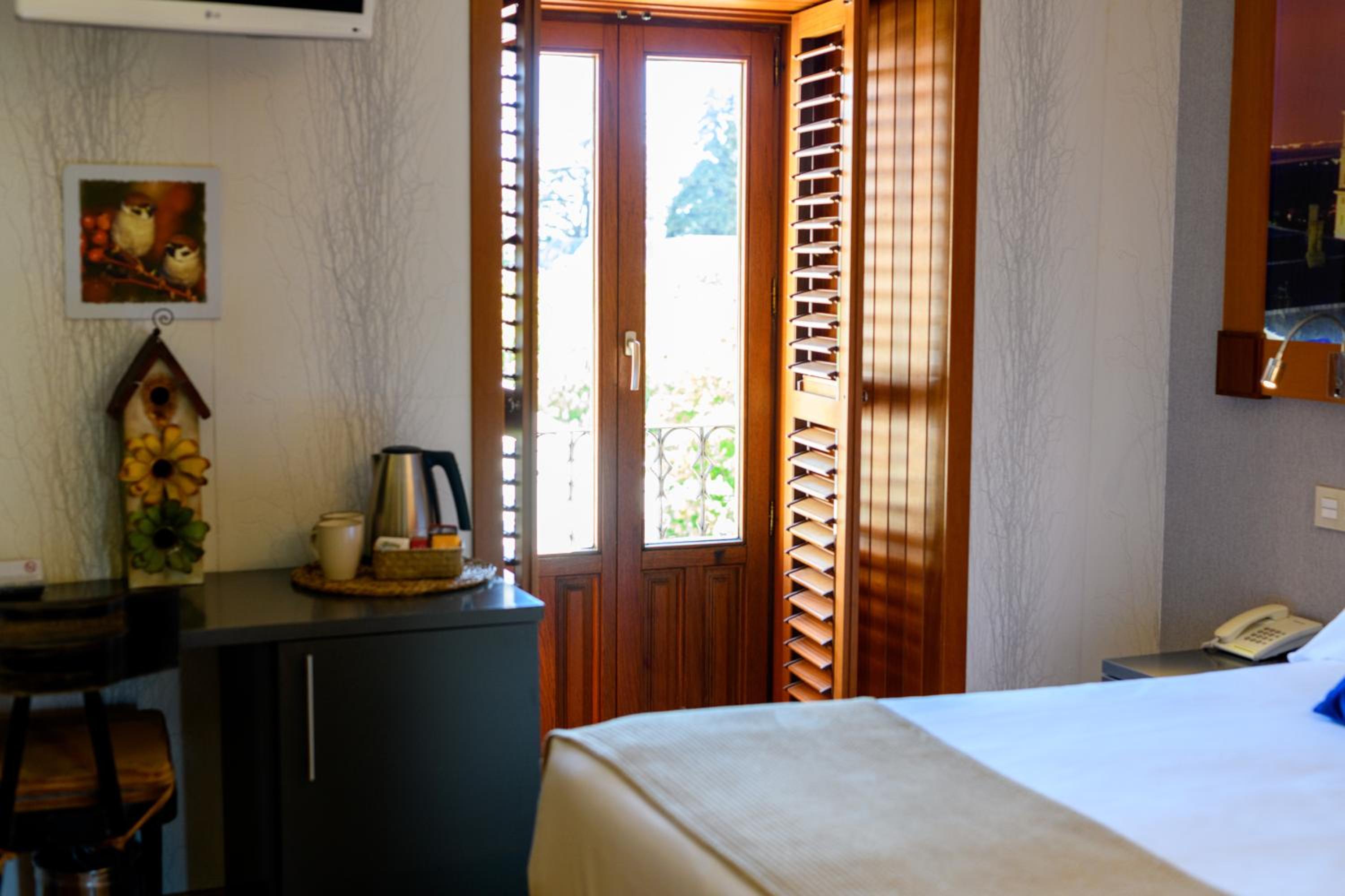 Superior Room with Round Spa Bath - Photo 3