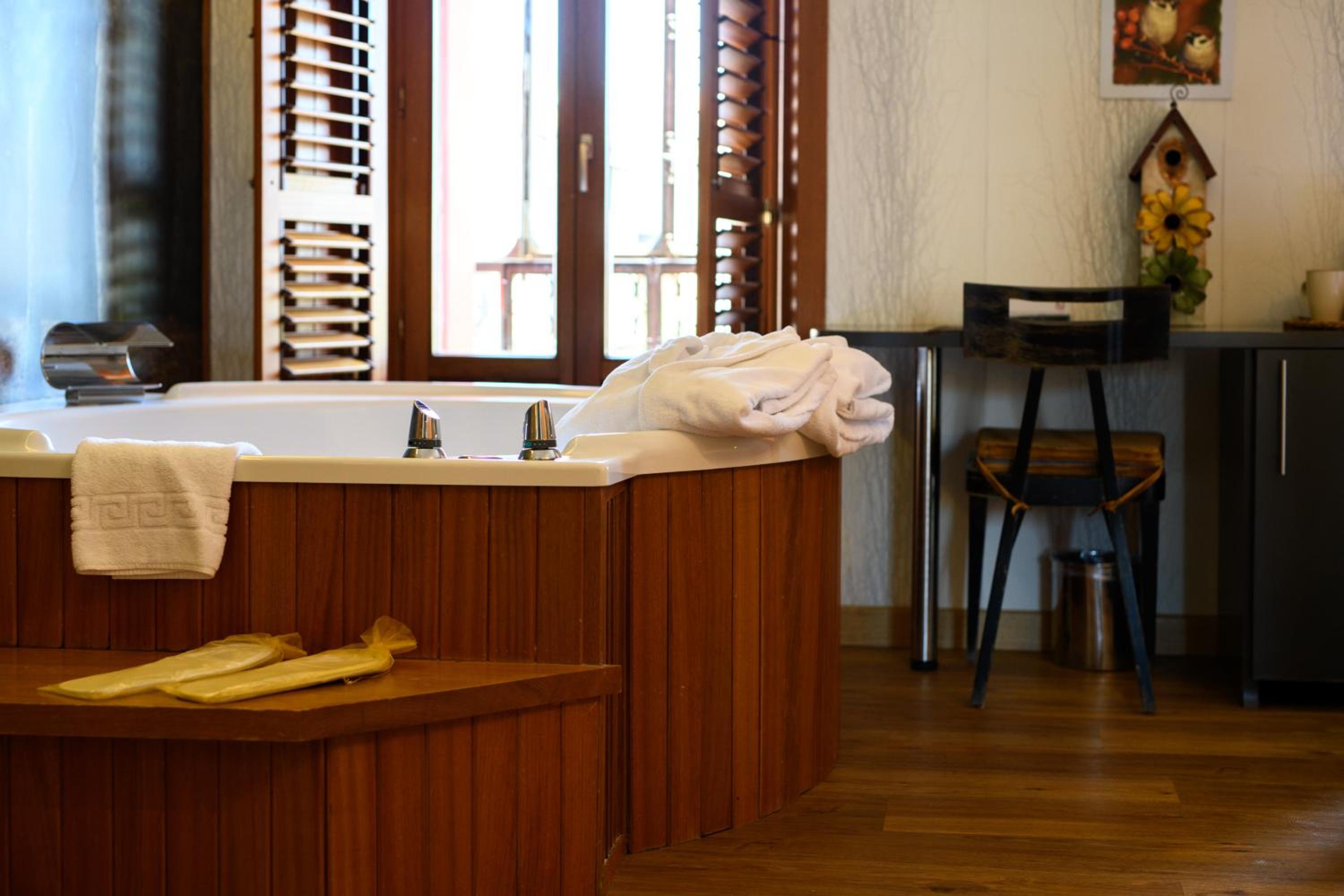 Superior Room with Round Spa Bath - Photo 22