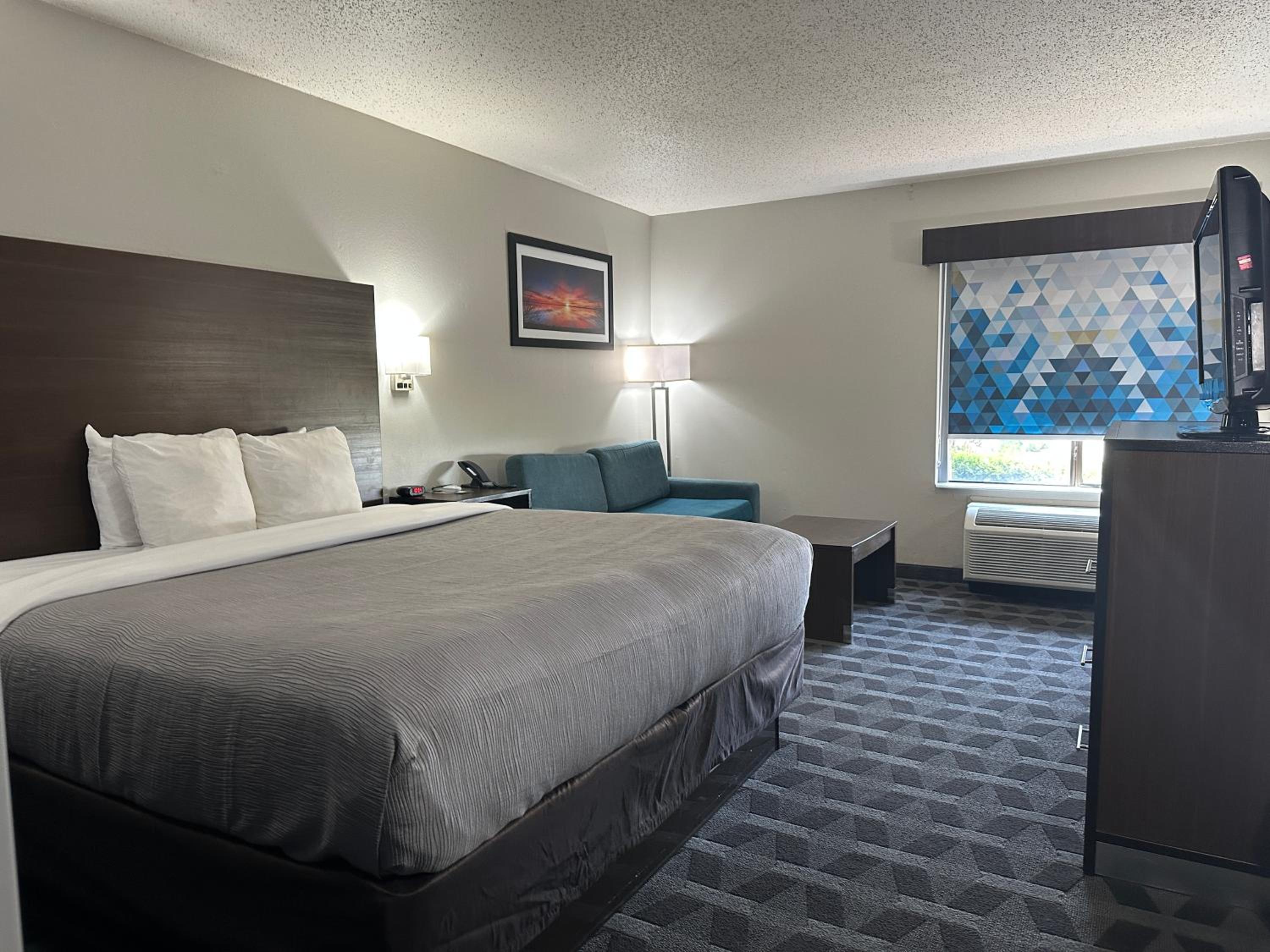 King Room - Non-Smoking - Photo 3