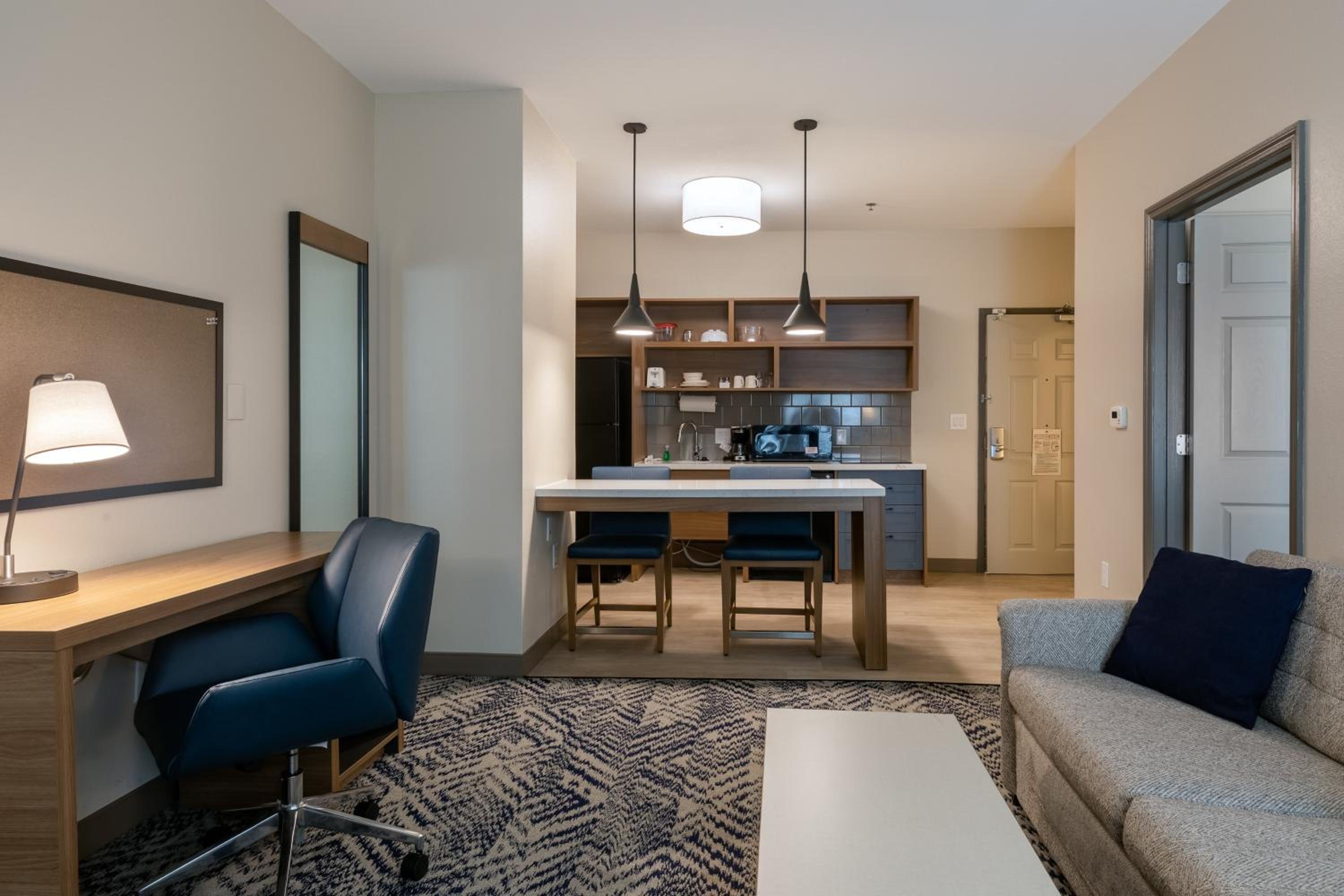 One-Bedroom Suite - Photo 2