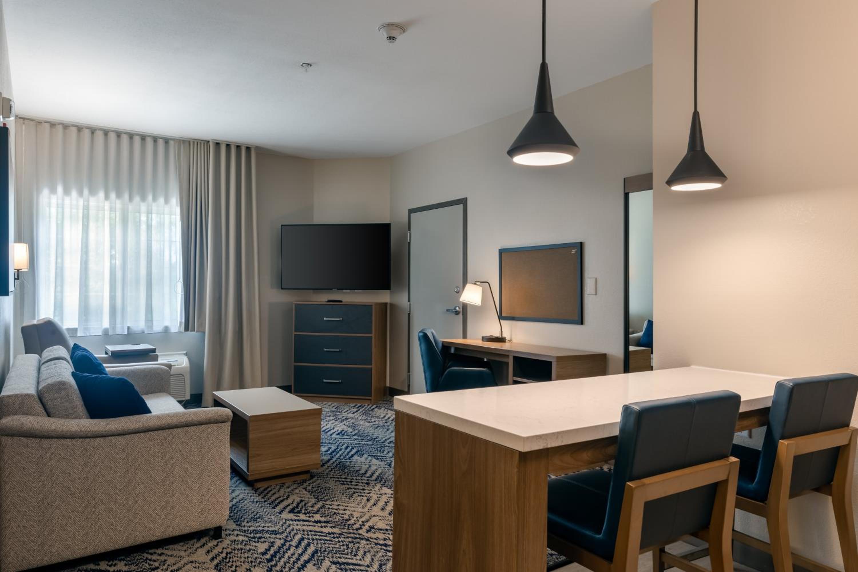 One-Bedroom Suite - Photo 1