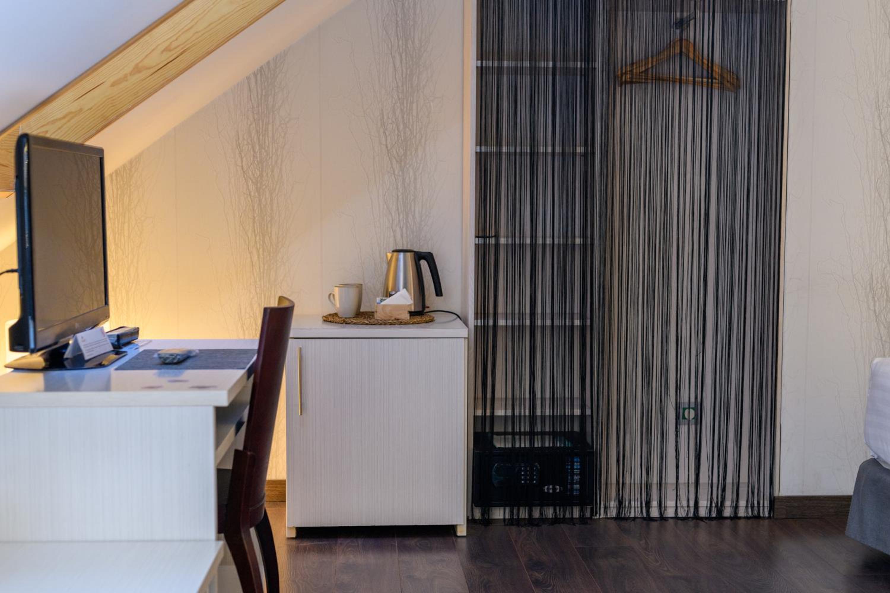 Superior Room with Round Spa Bath - Photo 12