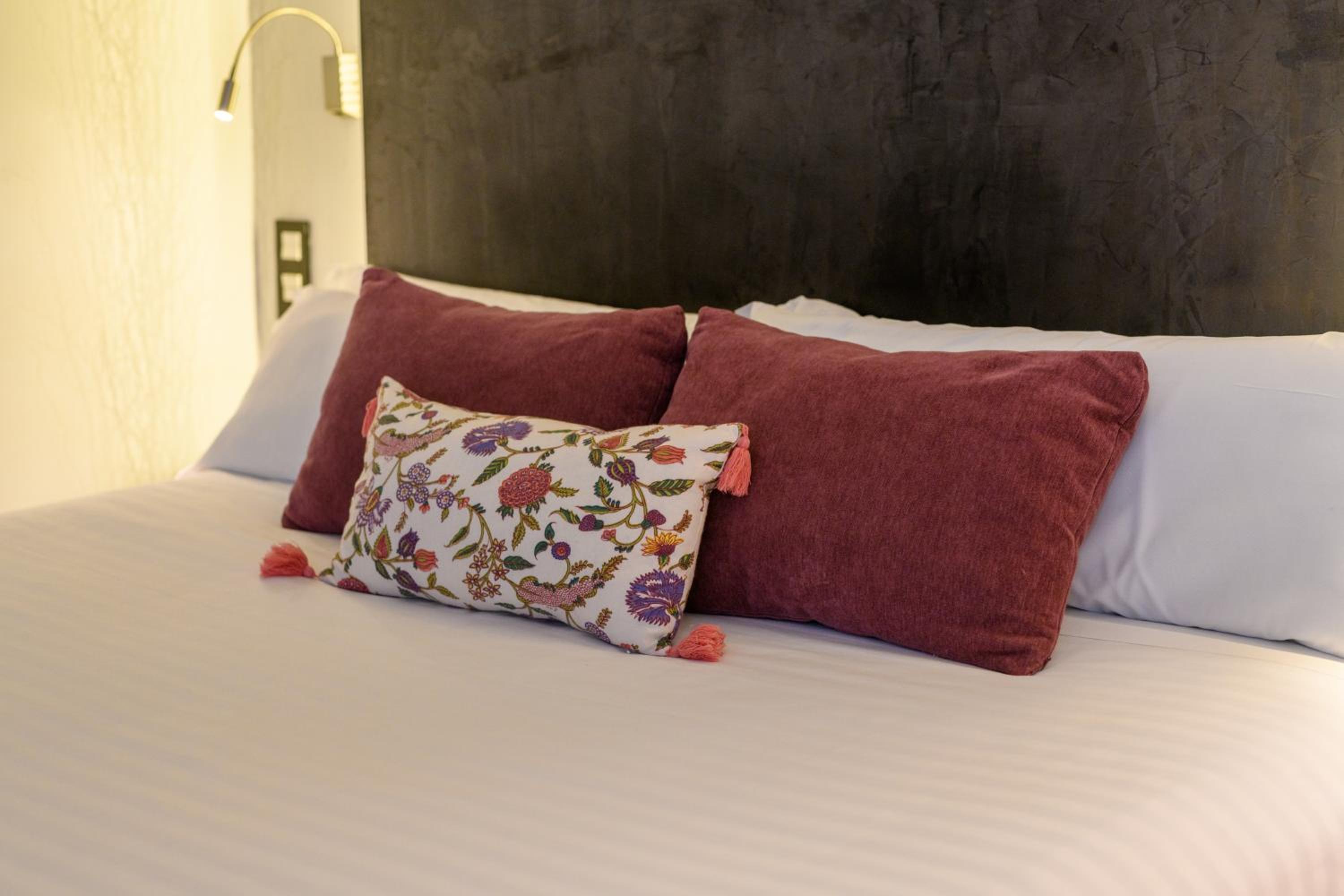 Superior Room with Round Spa Bath - Photo 14
