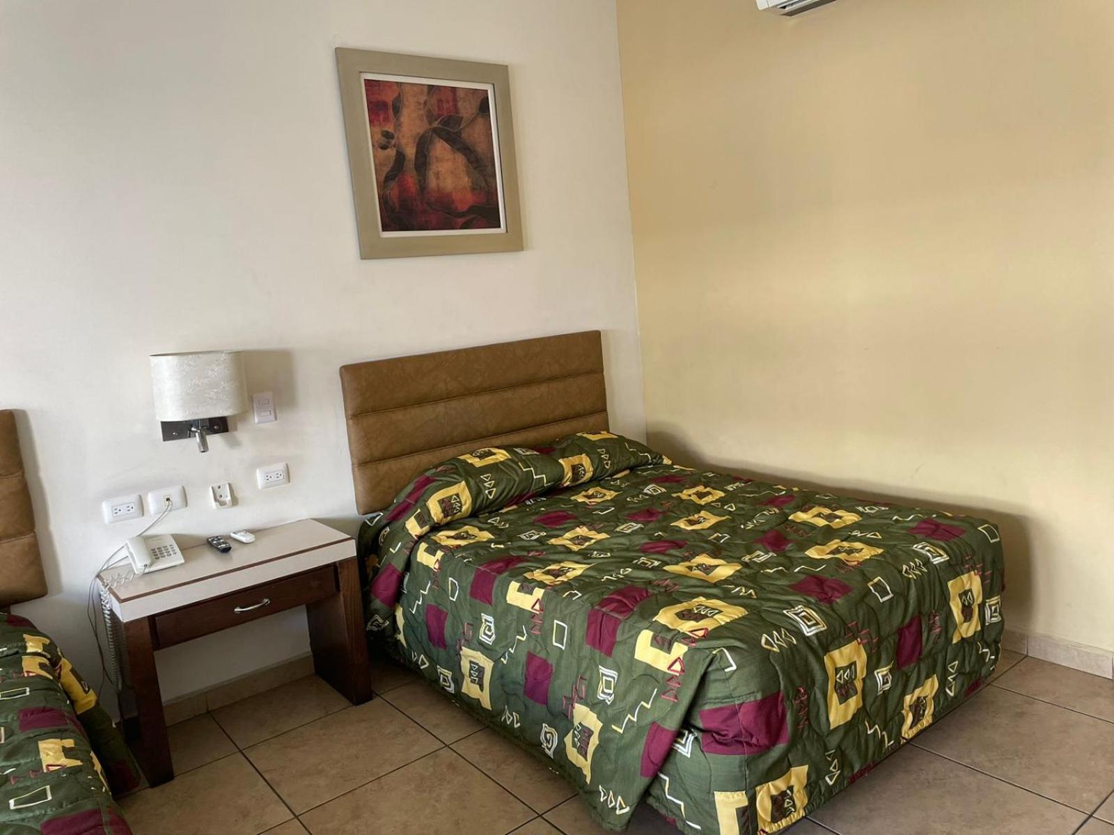 Queen Room with Two Queen Beds photo 1
