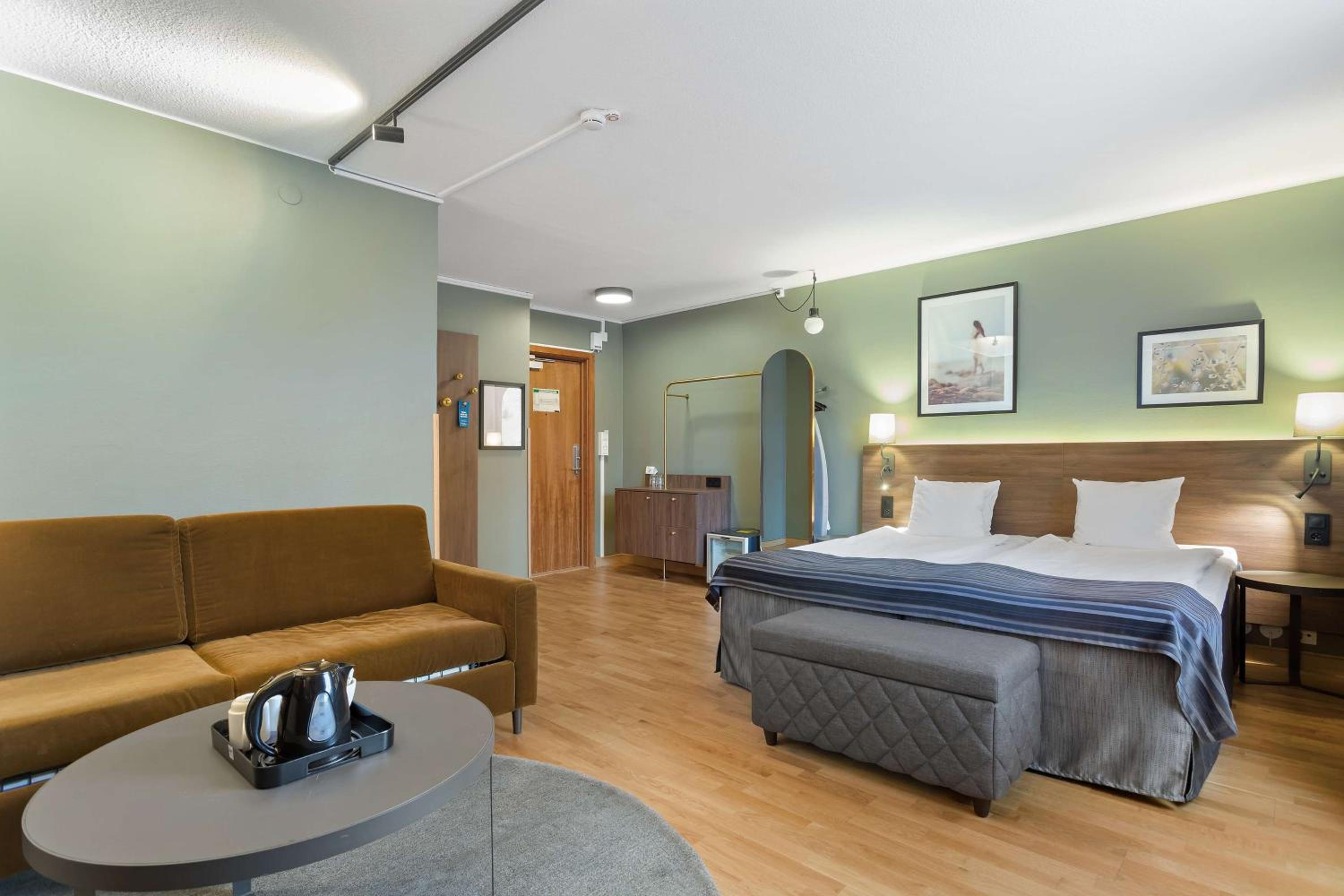 Superior King Studio with Sofa Bed - Non-Smoking - Photo 1