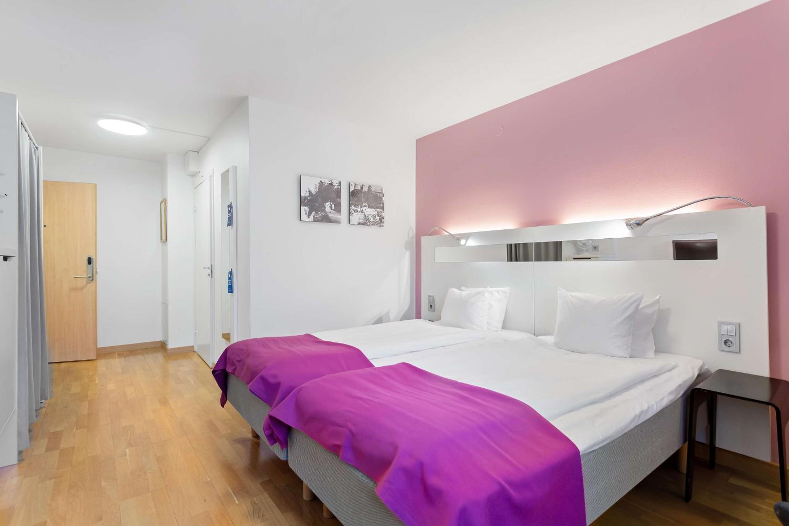Classic Twin Room - Non-Smoking - Photo 2