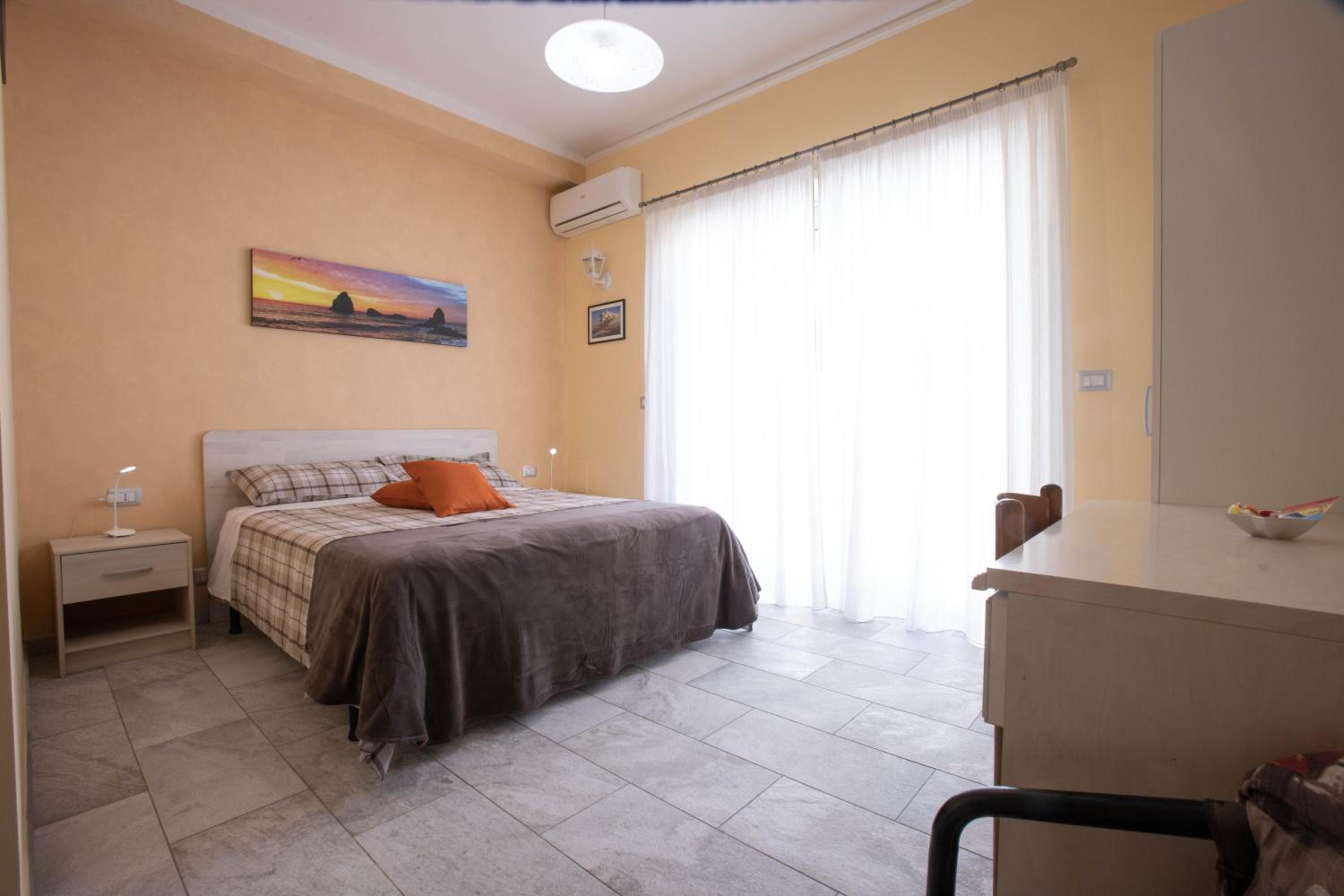 Double Room with Private Bathroom - Photo 43