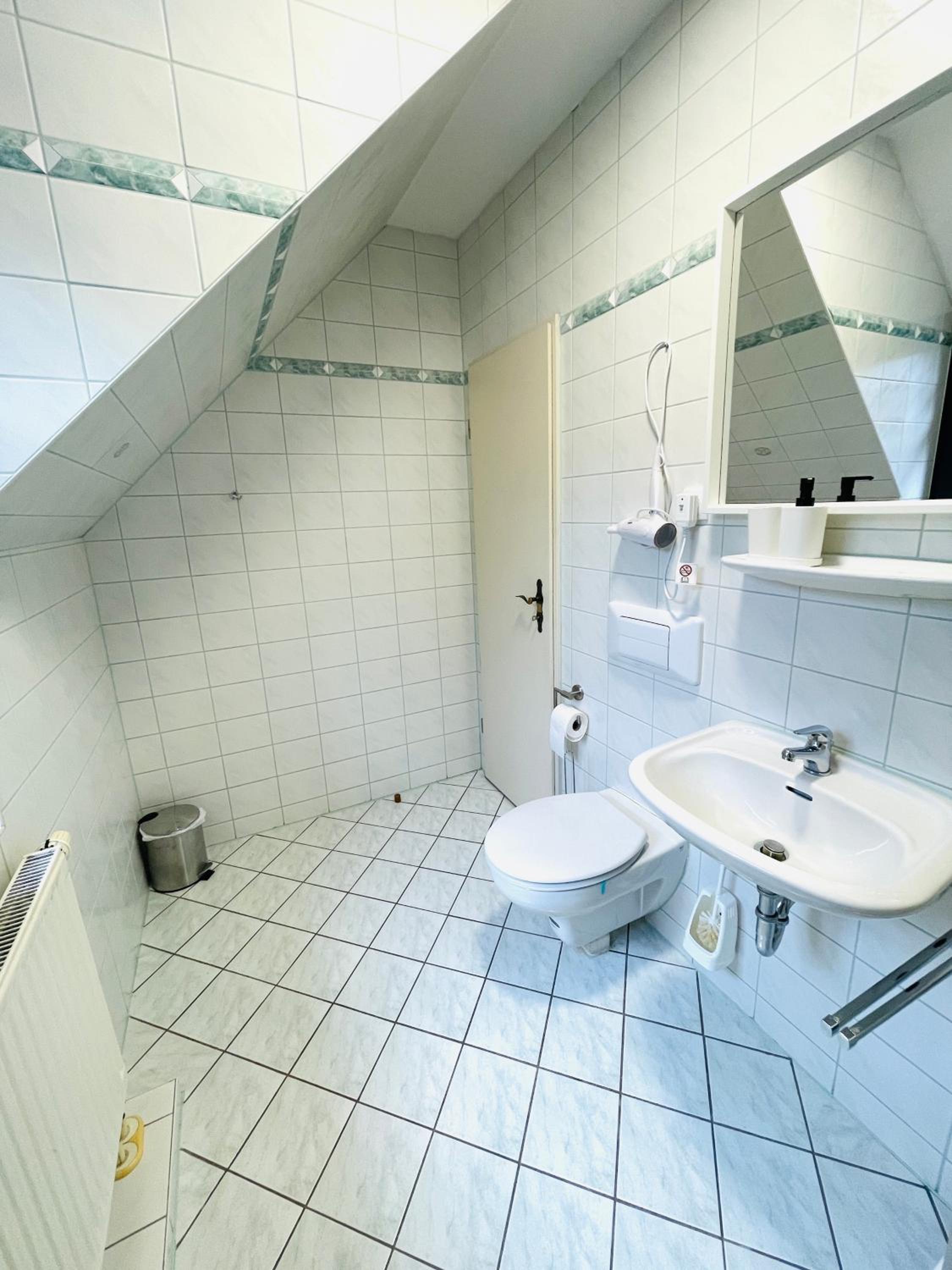 Double Room - Photo 7