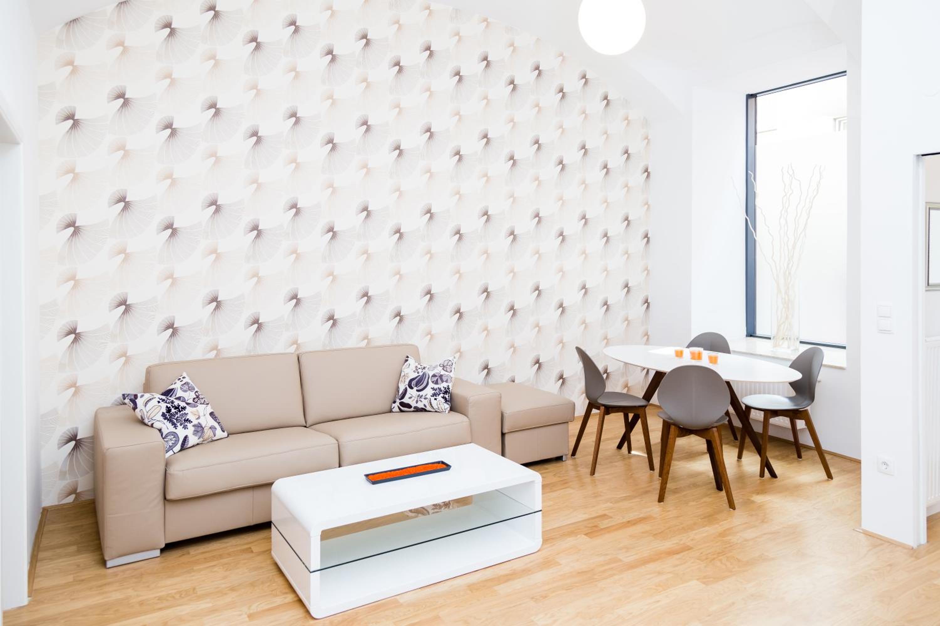 One-Bedroom Apartment Top 5F