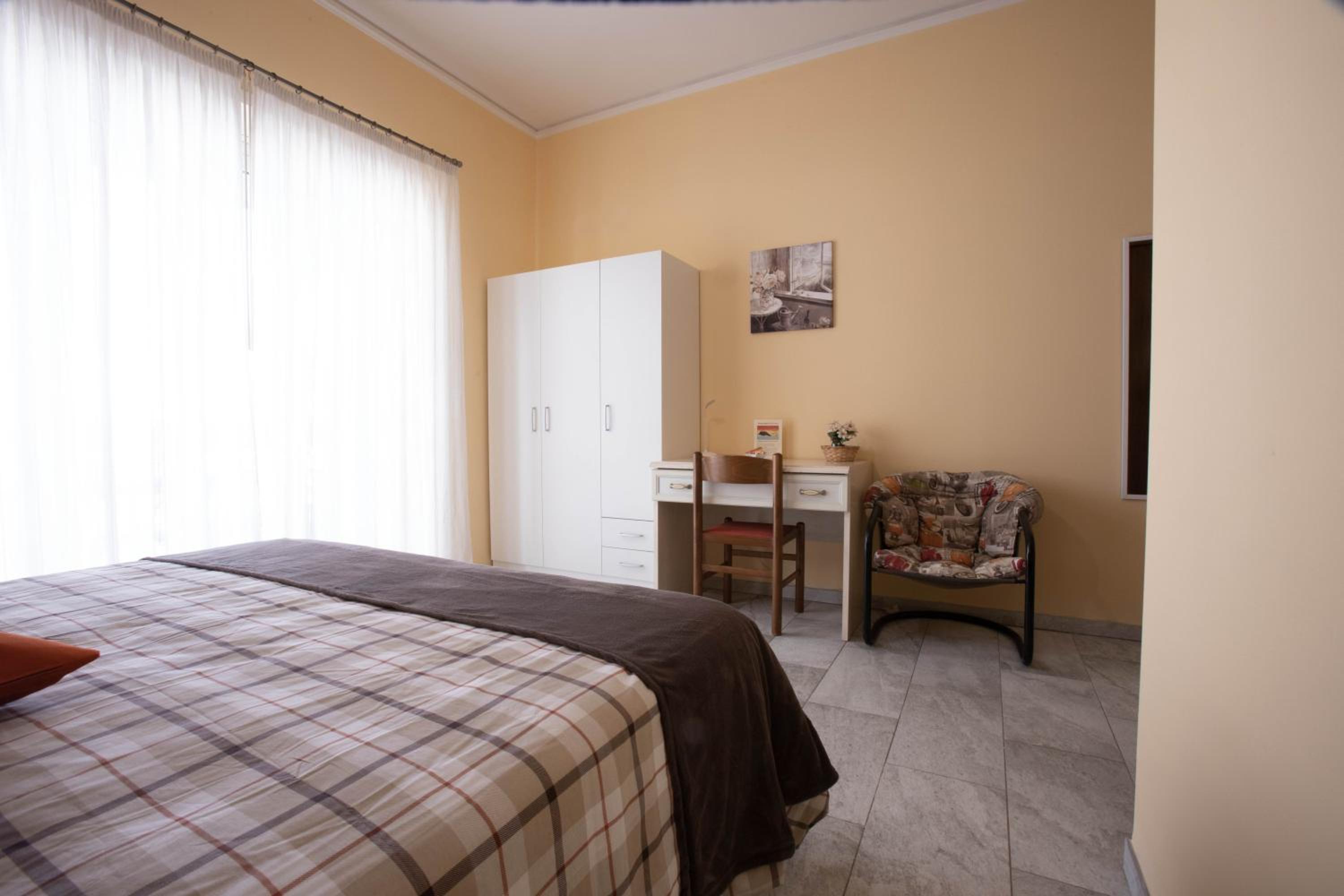 Double Room with Private Bathroom - Photo 45