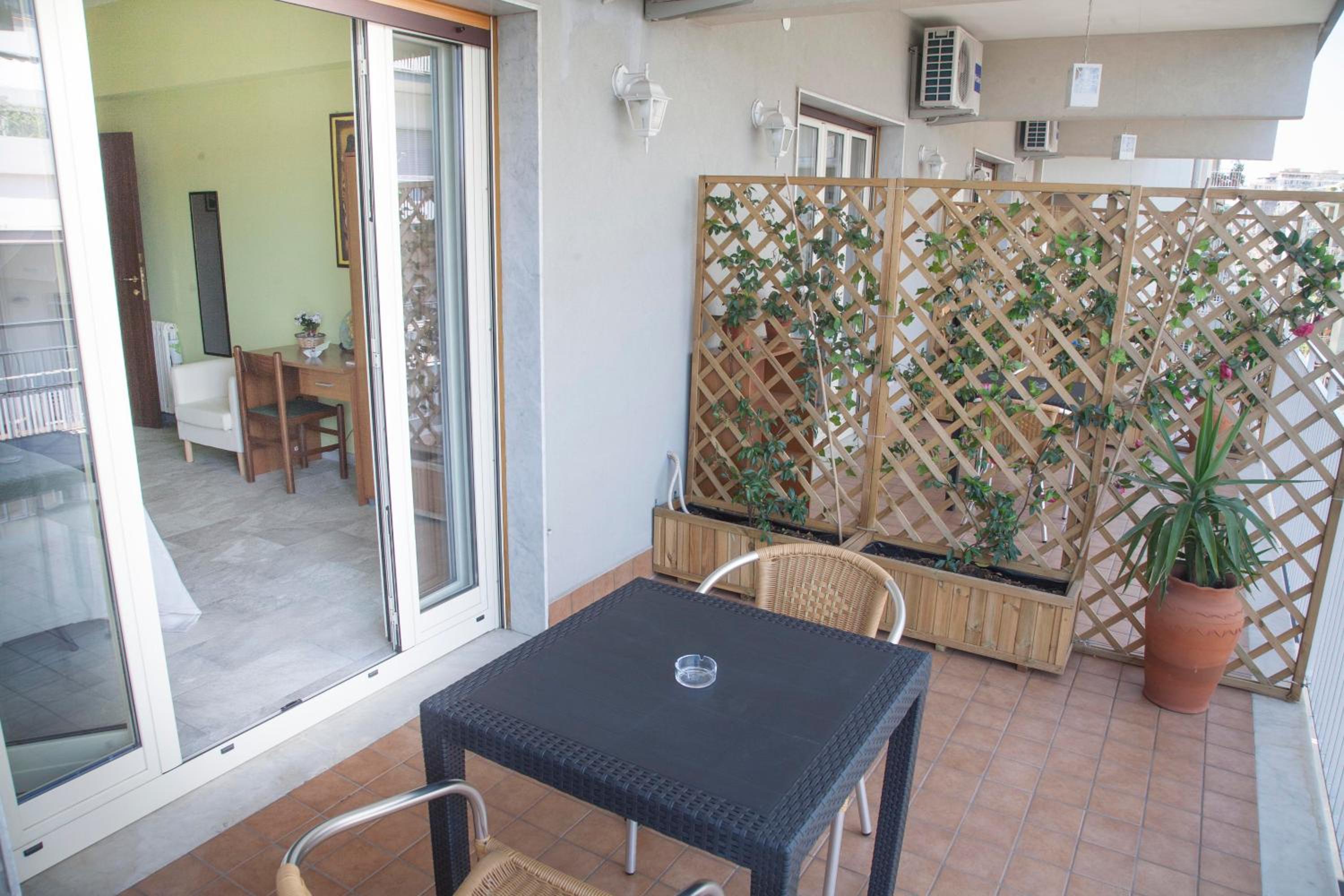 Double Room with Private Bathroom - Photo 33