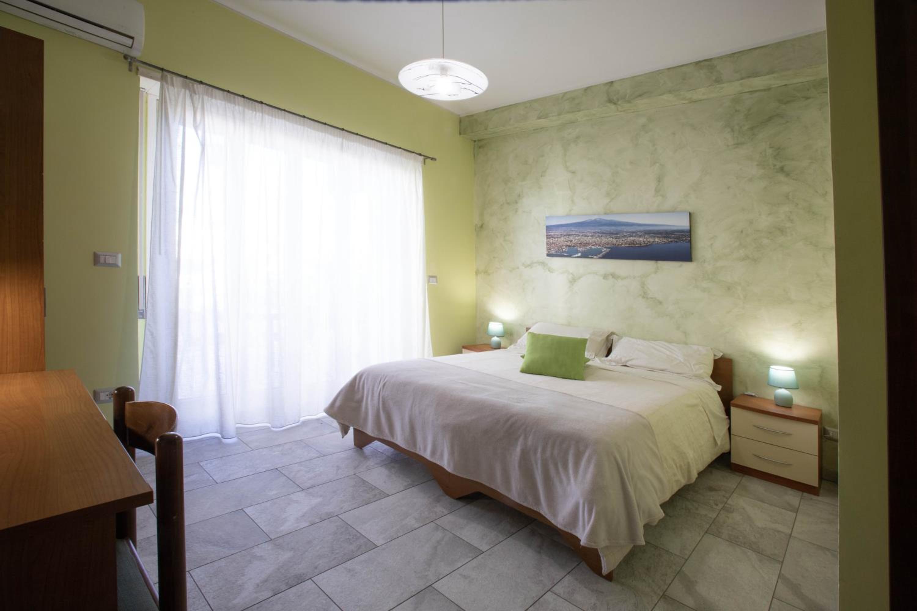 Double Room with Private Bathroom - Photo 25
