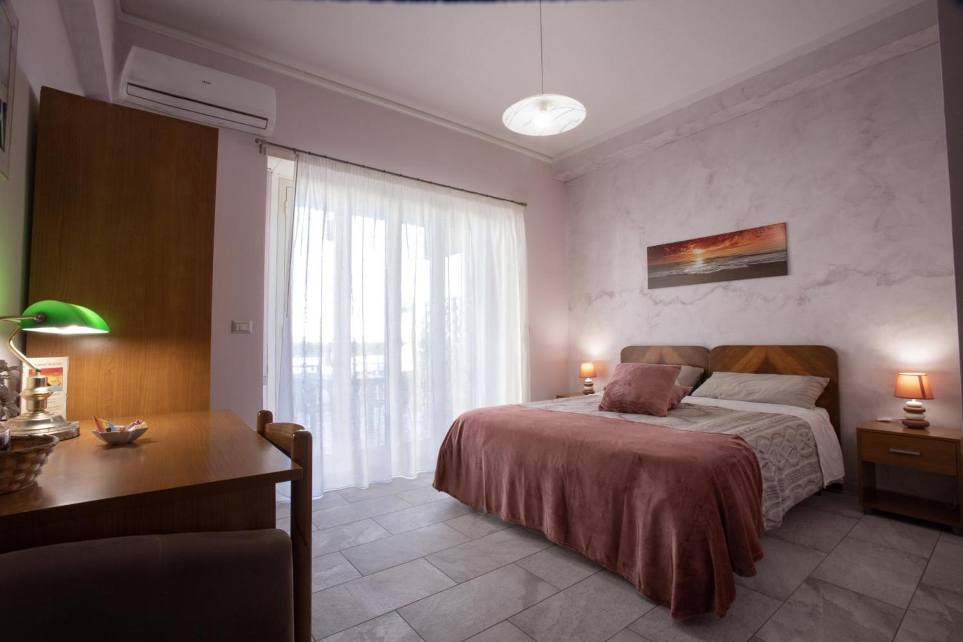 Double Room with Private Bathroom - Photo 1